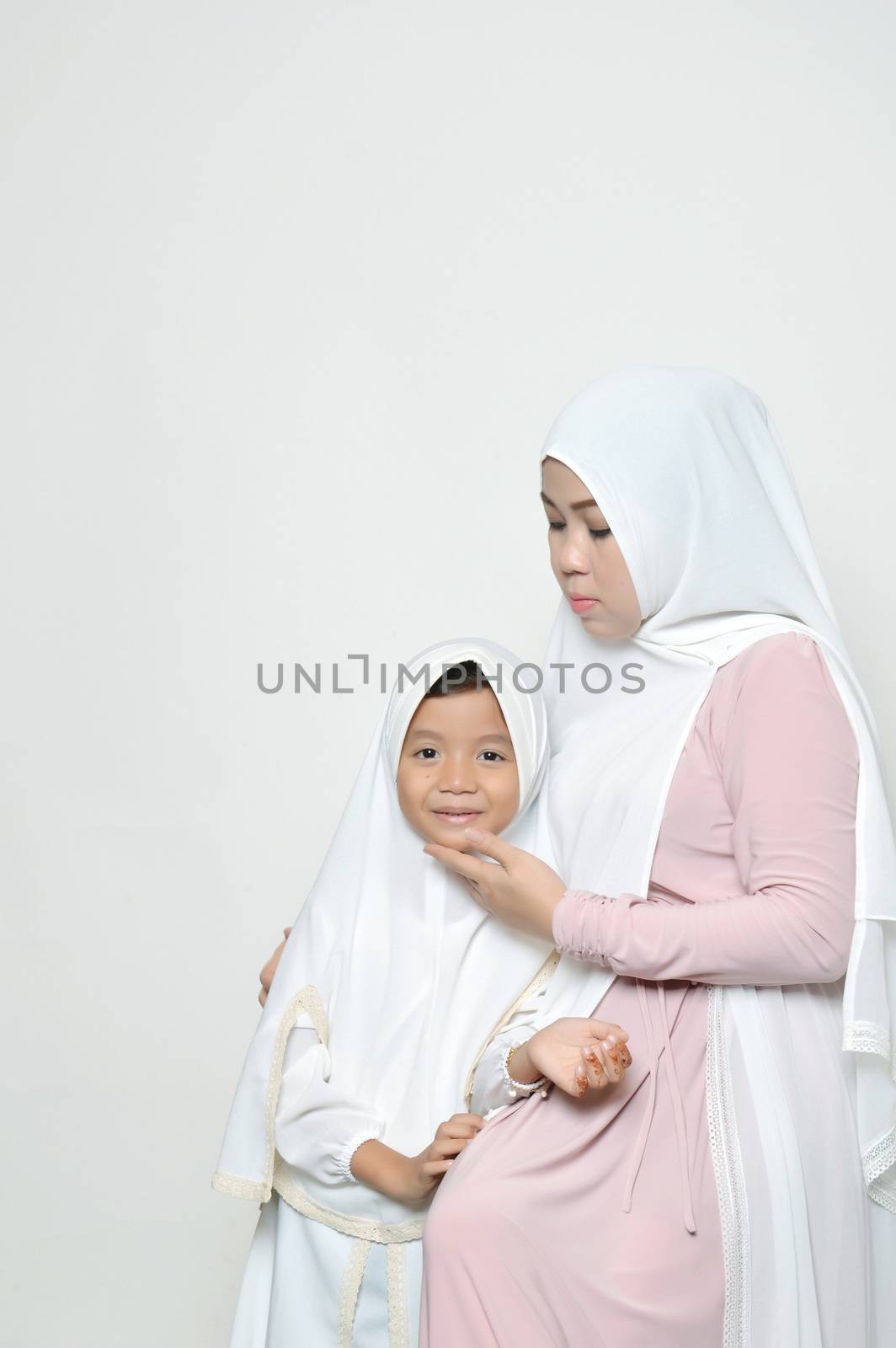 Mother and daughter Muslims by antonihalim