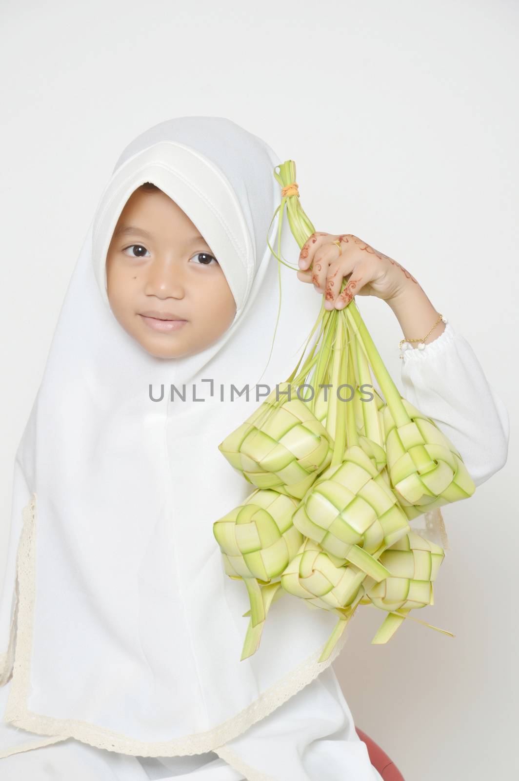 Moslem Asian little girl by antonihalim