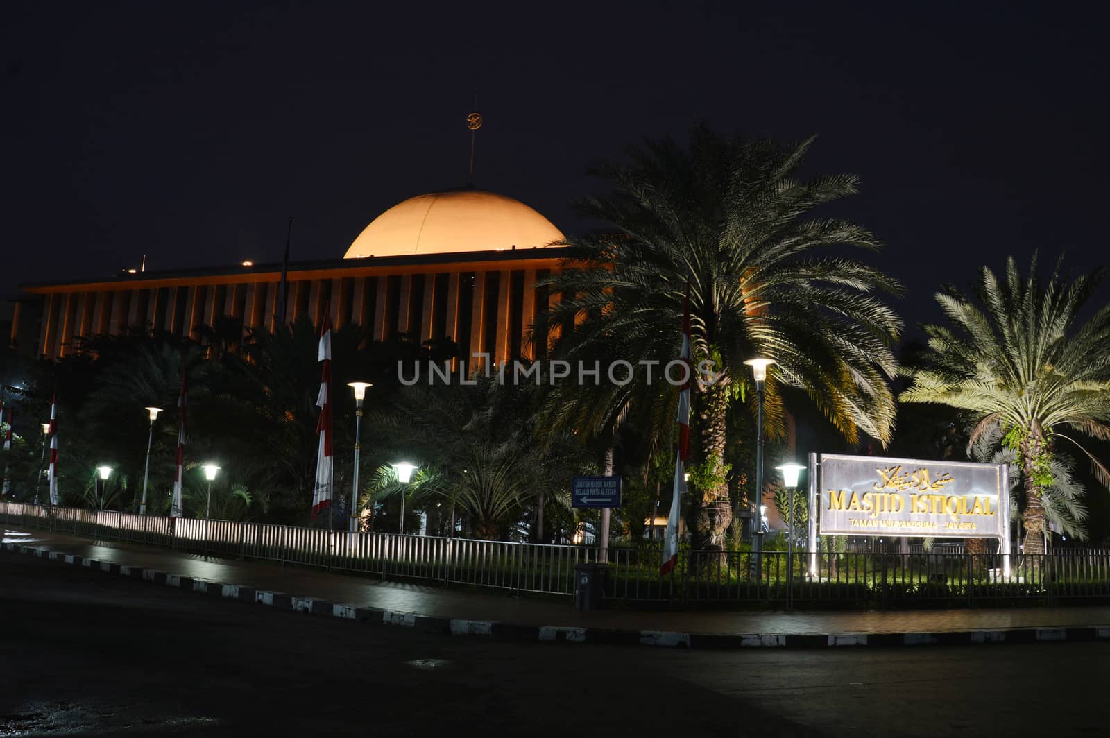 mosque by antonihalim