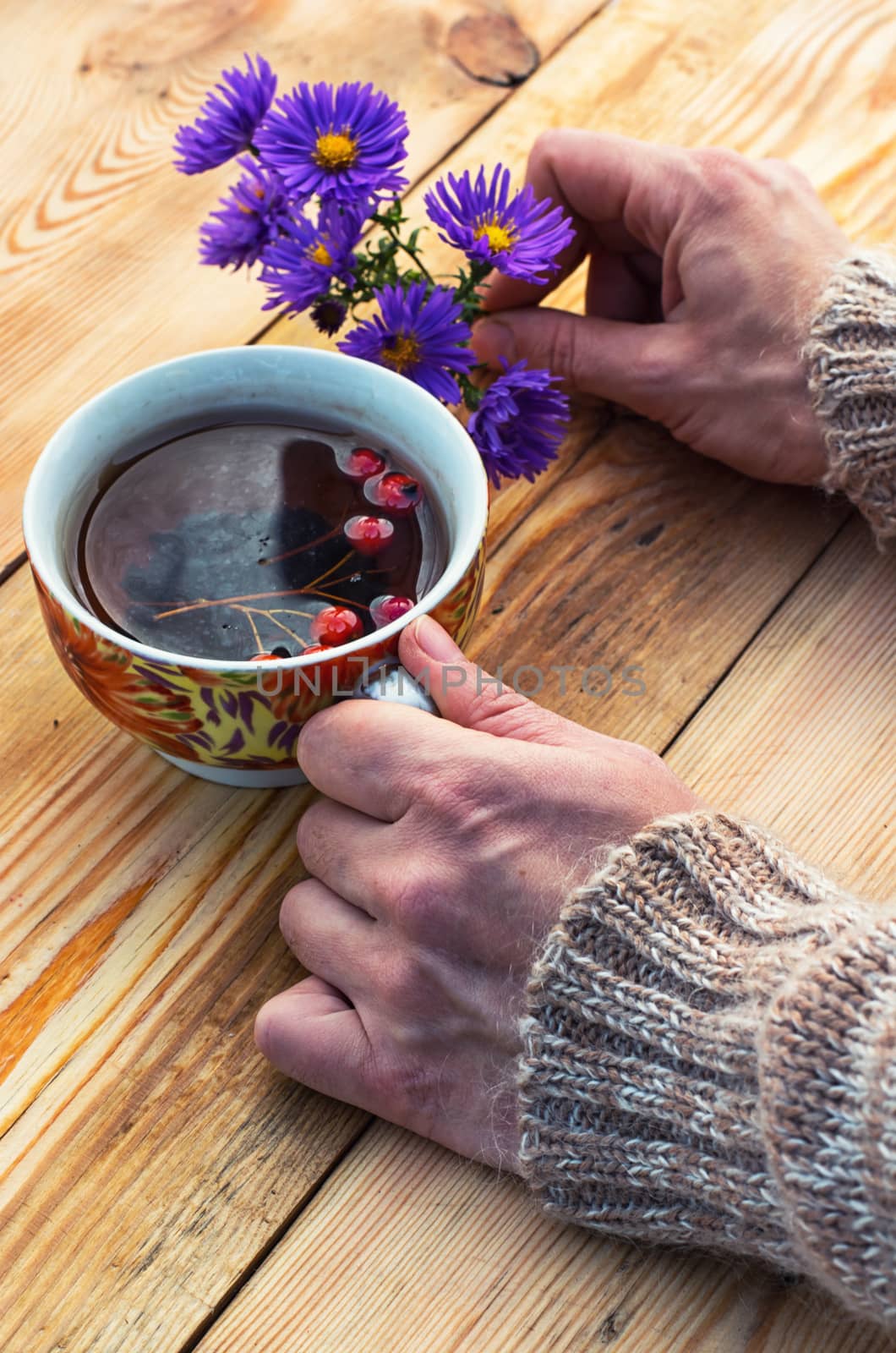 Symbolic autumn tea by LMykola