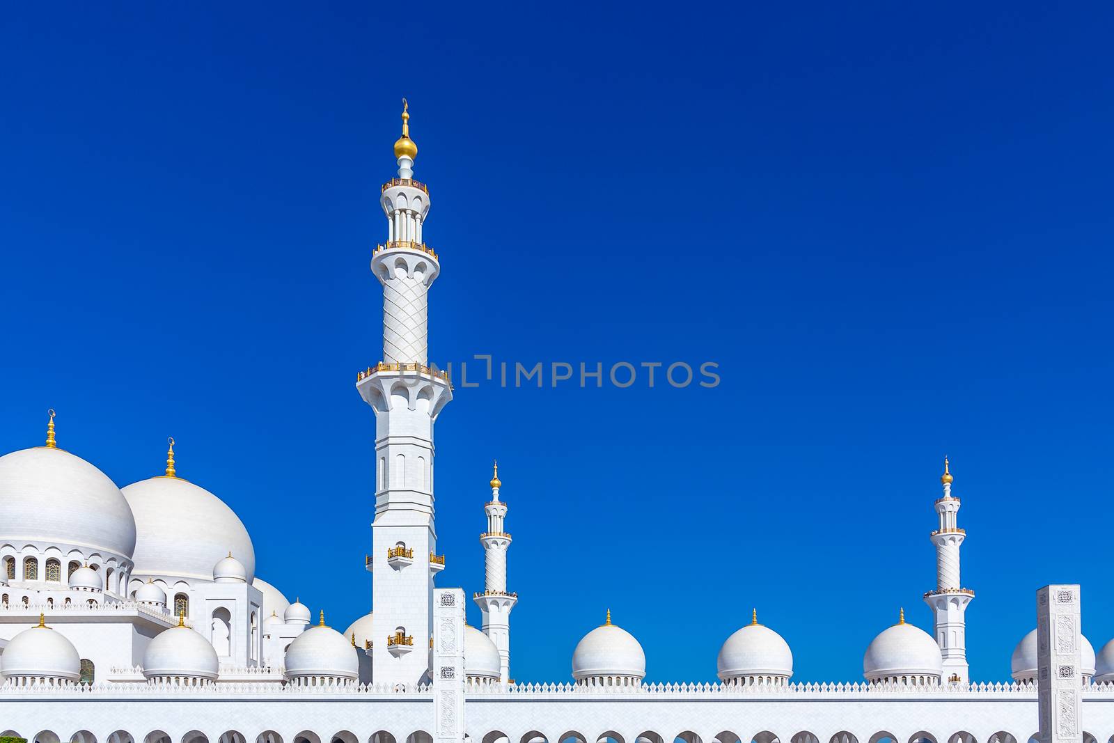 Famous Sheikh Zayed grand mosque in Abu Dhabi, United Arab Emirates.