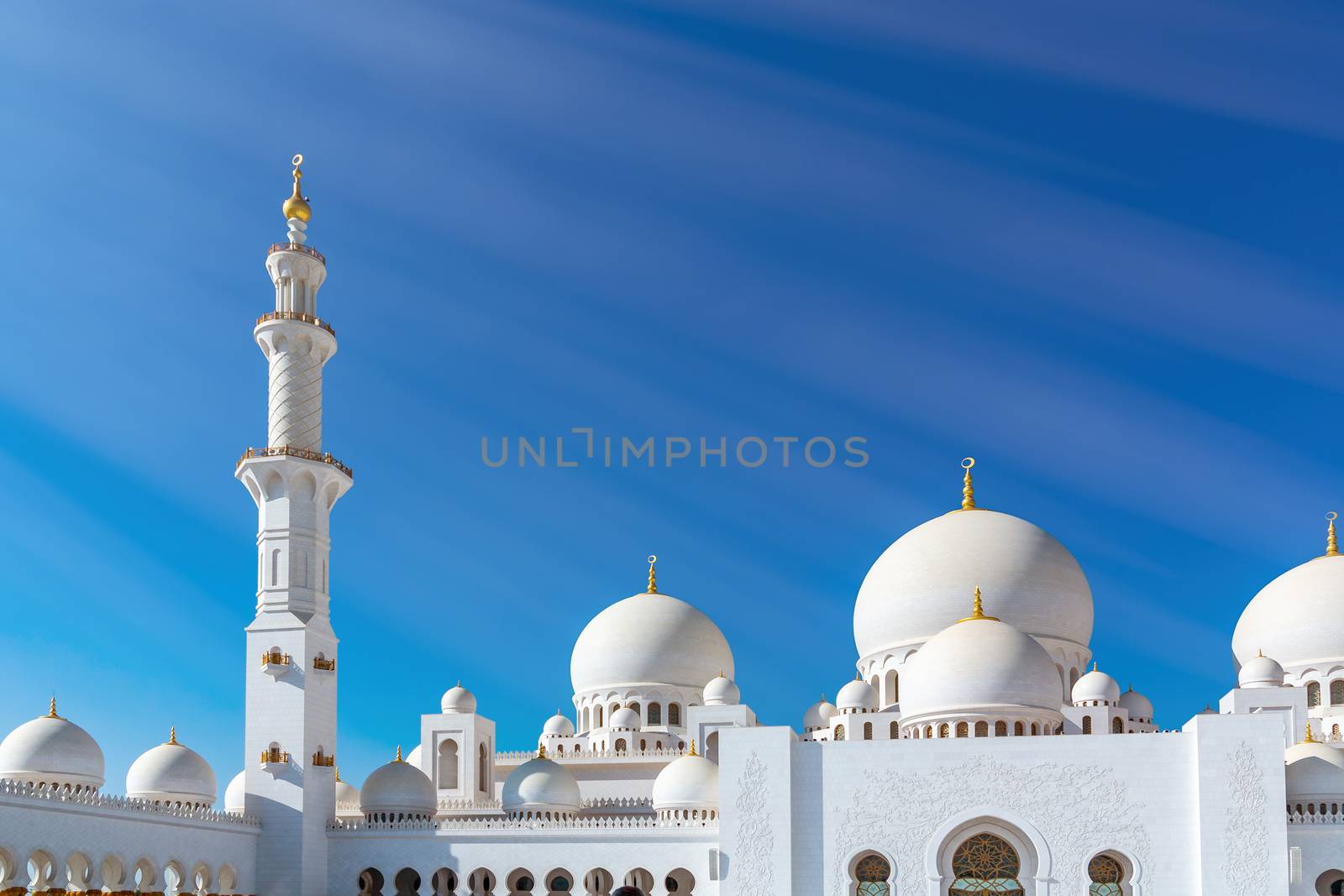 Famous Sheikh Zayed grand mosque in Abu Dhabi, United Arab Emirates.