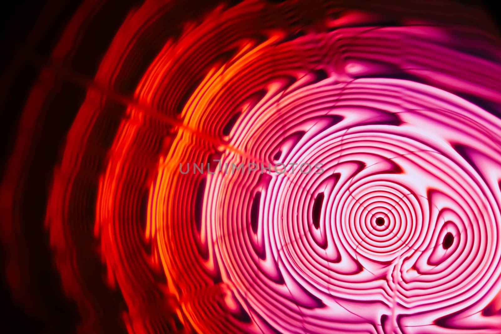 Sound waves in the visible full color in the dark