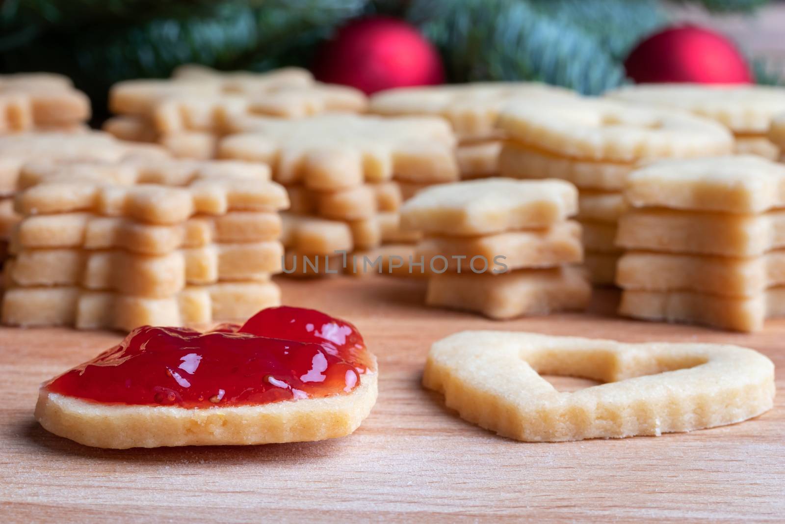 Traditional Linzer Christmas cookies are being filled with straw by madeleine_steinbach