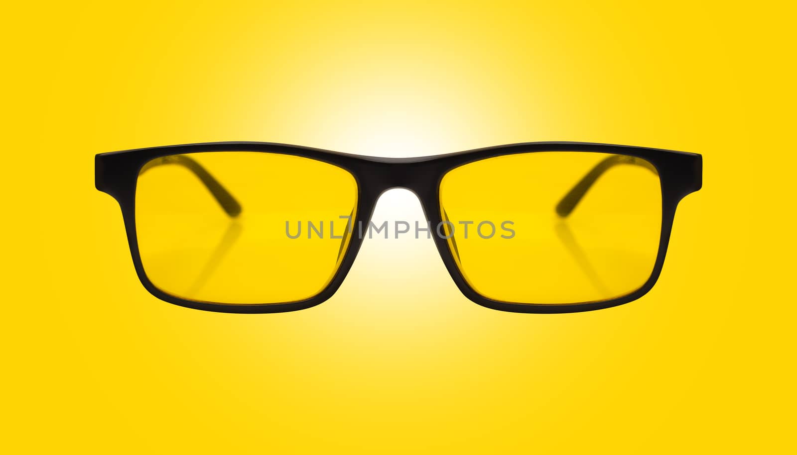 Single sunglasses with black plastic frame and yellow glass by SlayCer