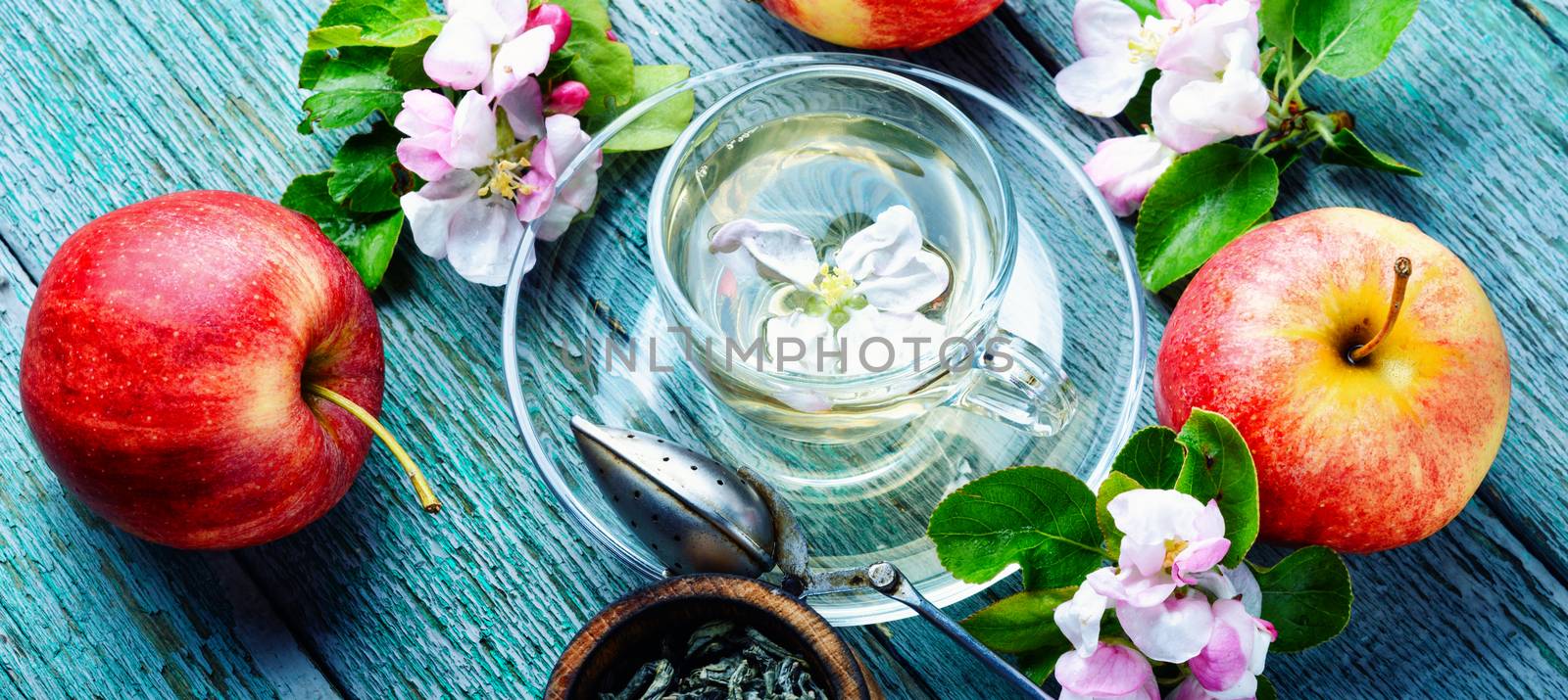 Drink of apple tea by LMykola