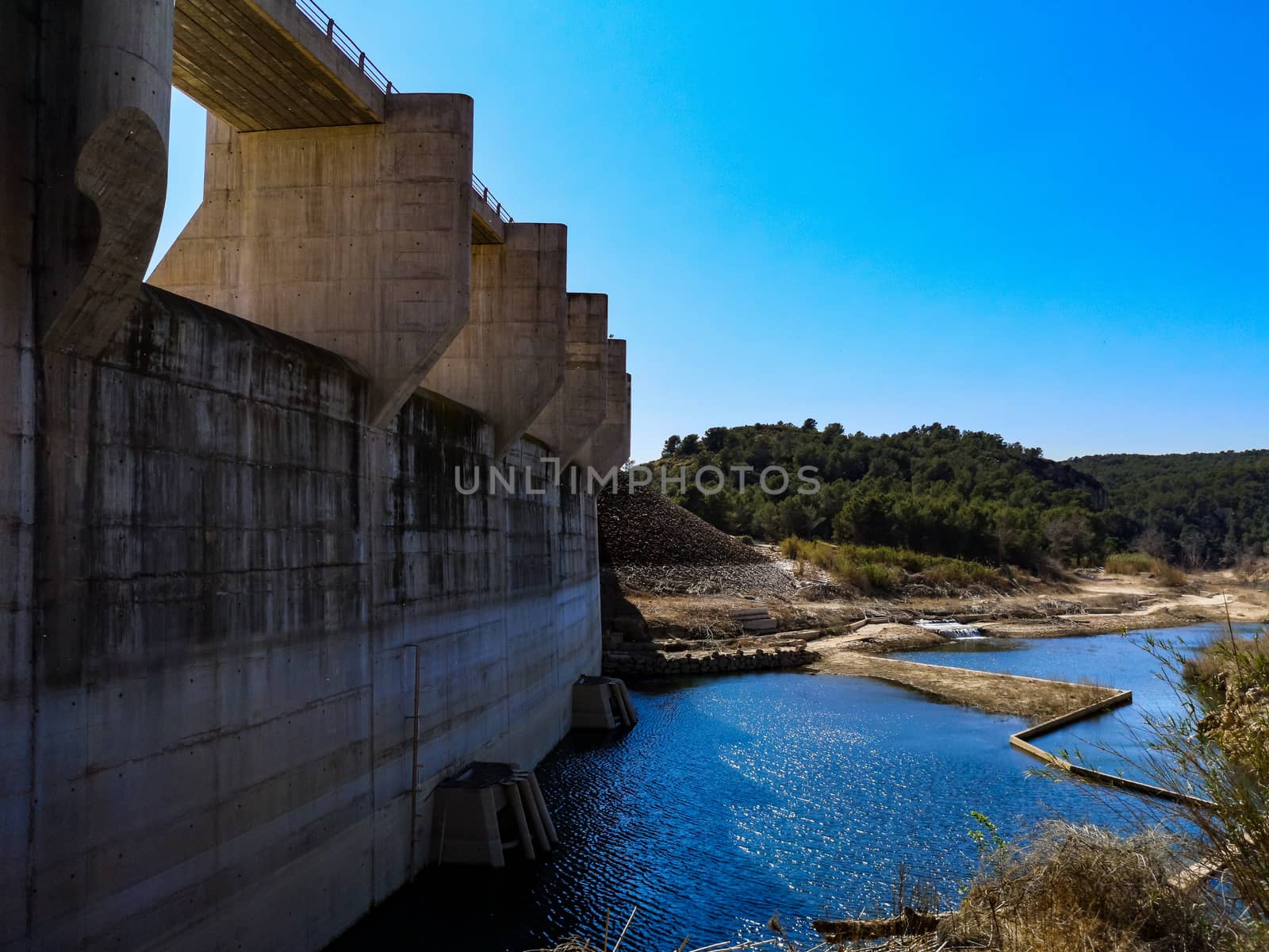 View of the Palancia River dam upon arrival in Algar