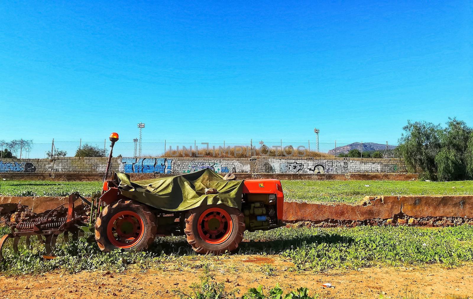 Urban tractor in Puzol