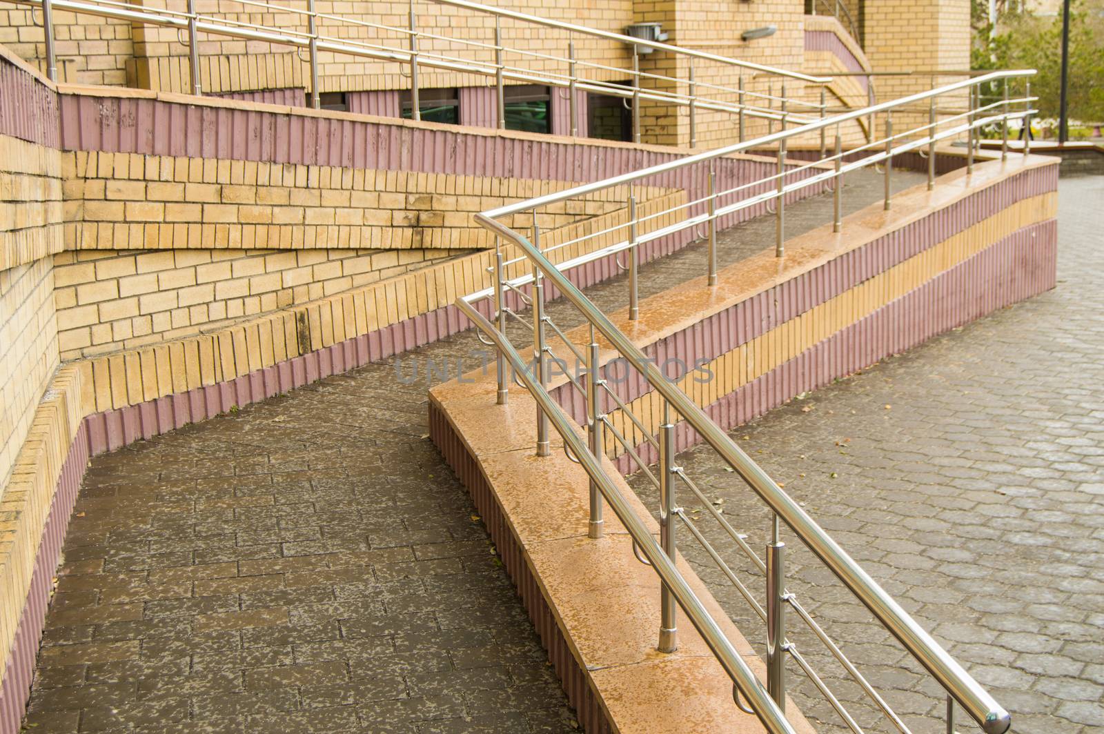 Ramp way for the movement of wheelchair users at the entrance to the building.