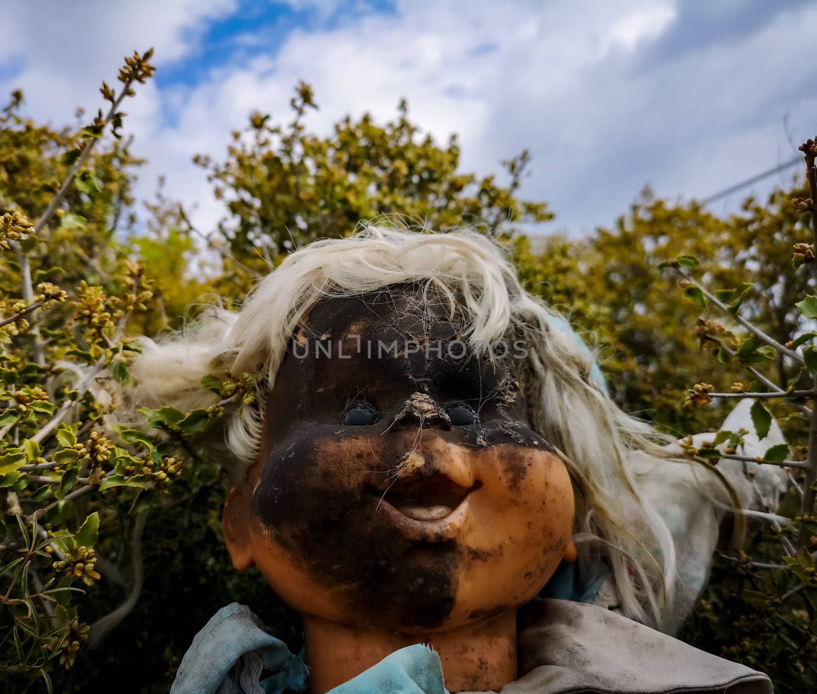 Old doll with burnt face by Barriolo82