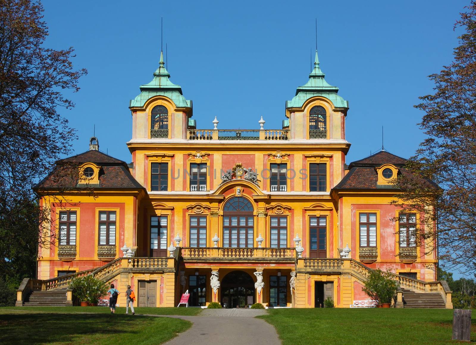 Situated near Stuttgart and known as the “Versailles of Swabia”, Ludwigsburg was founded in 1704 on the initiative of Eberhard Ludwig, Duke of Wurttemberg. The “Favorite” hunting lodge was built between 1716 and 1723, but its interior has been remodelled in Neo-Classical style.
