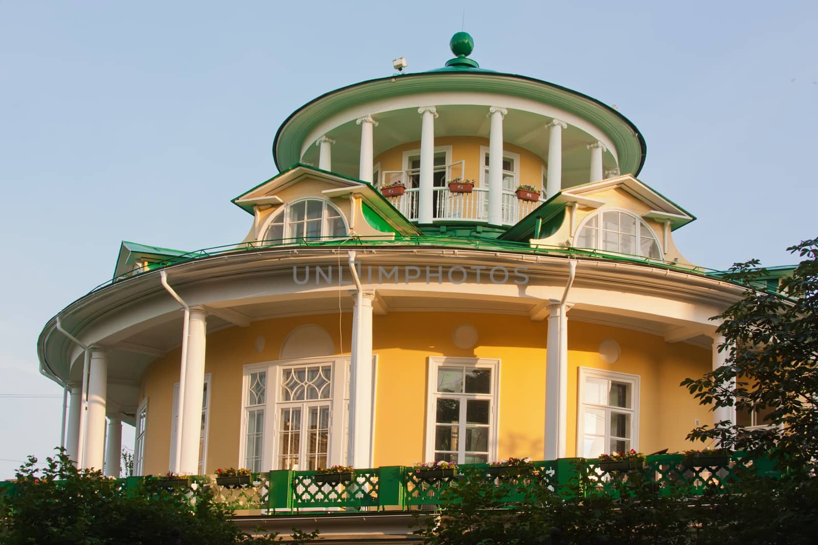 Summer residence of count Orlov in the form of a house pigeons