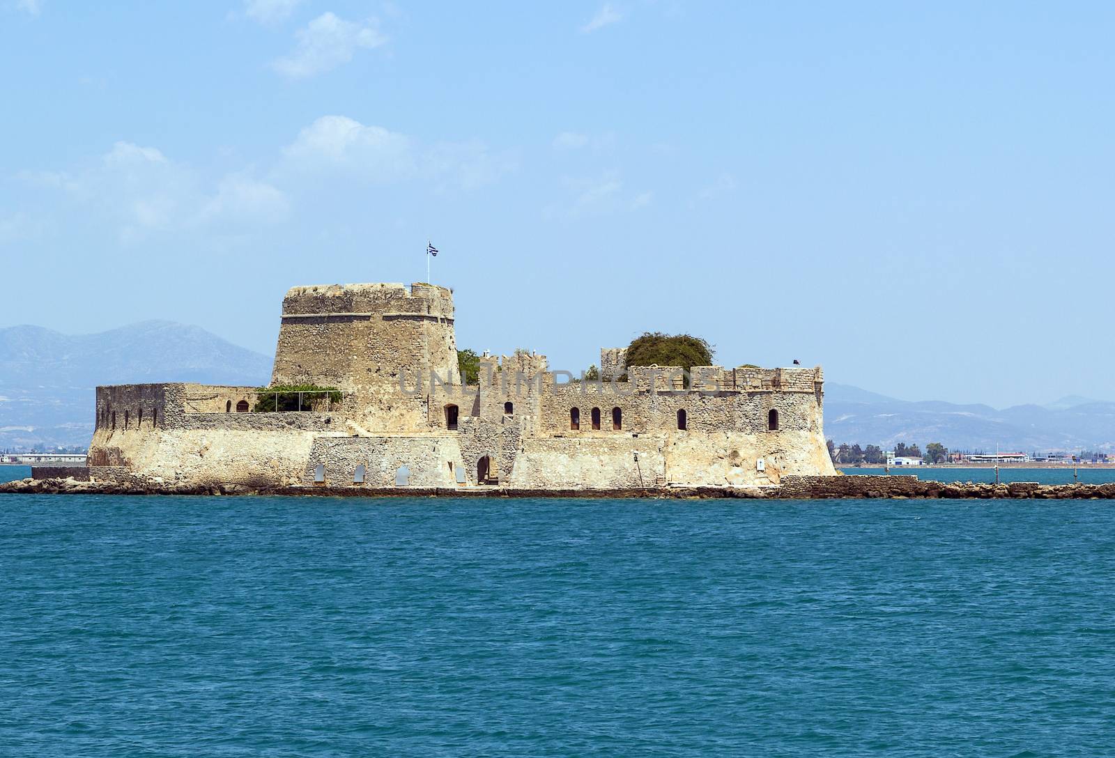 The castle of Bourtzi is located in the middle of the harbour of Nafplio. The Venetians completed its fortification in 1473