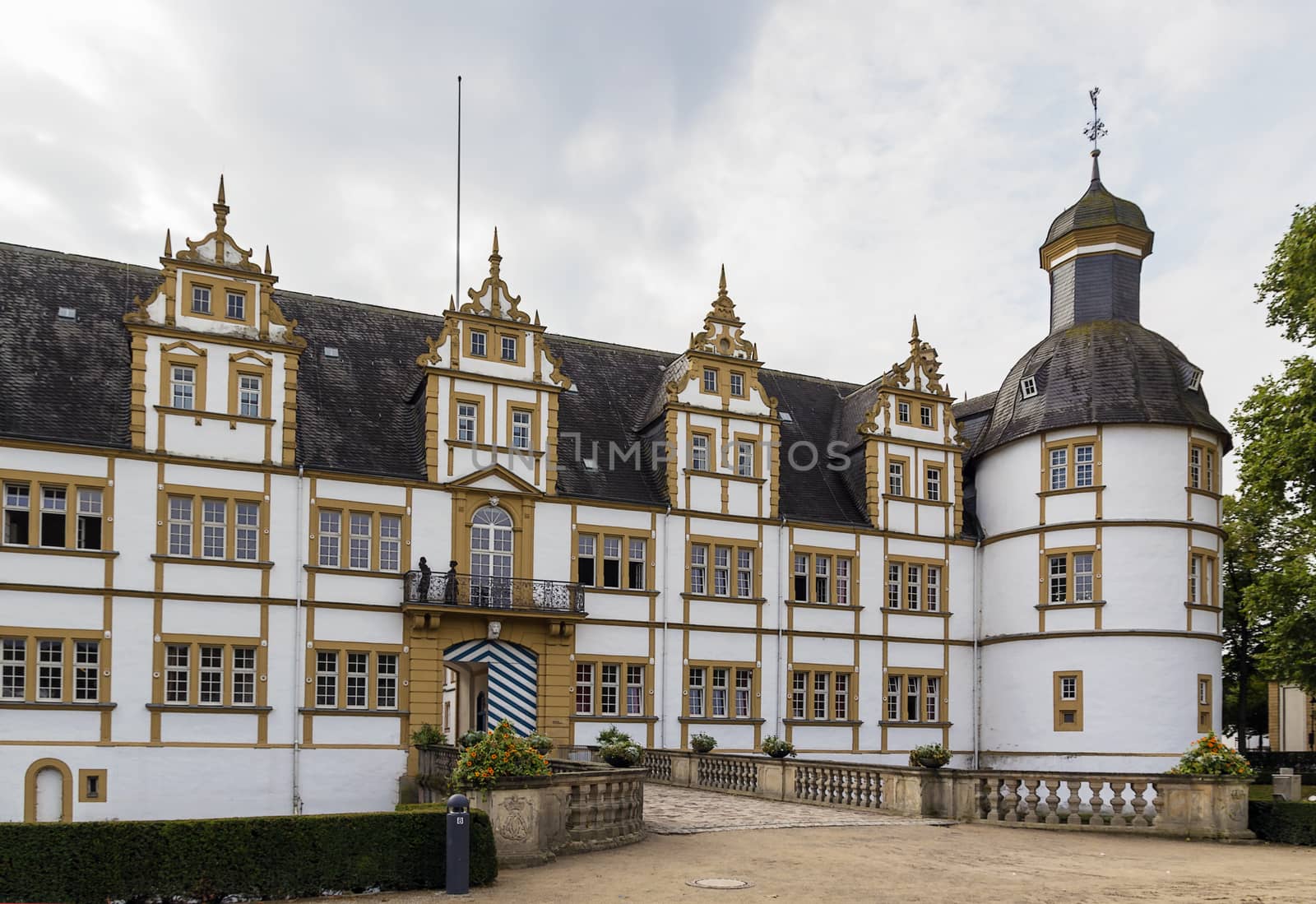 Neuhaus Castle in Paderborn, Germany by borisb17