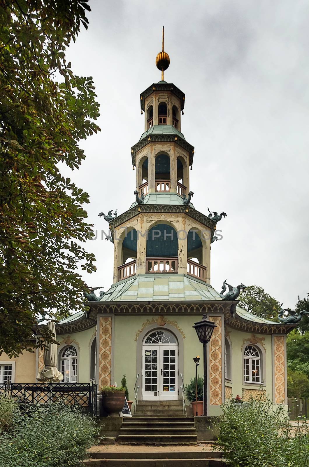 Dragon House was constructed between 1770 and 1772 in the prevailing Chinoiserie taste of the time, designed to imitate a Chinese pagoda.