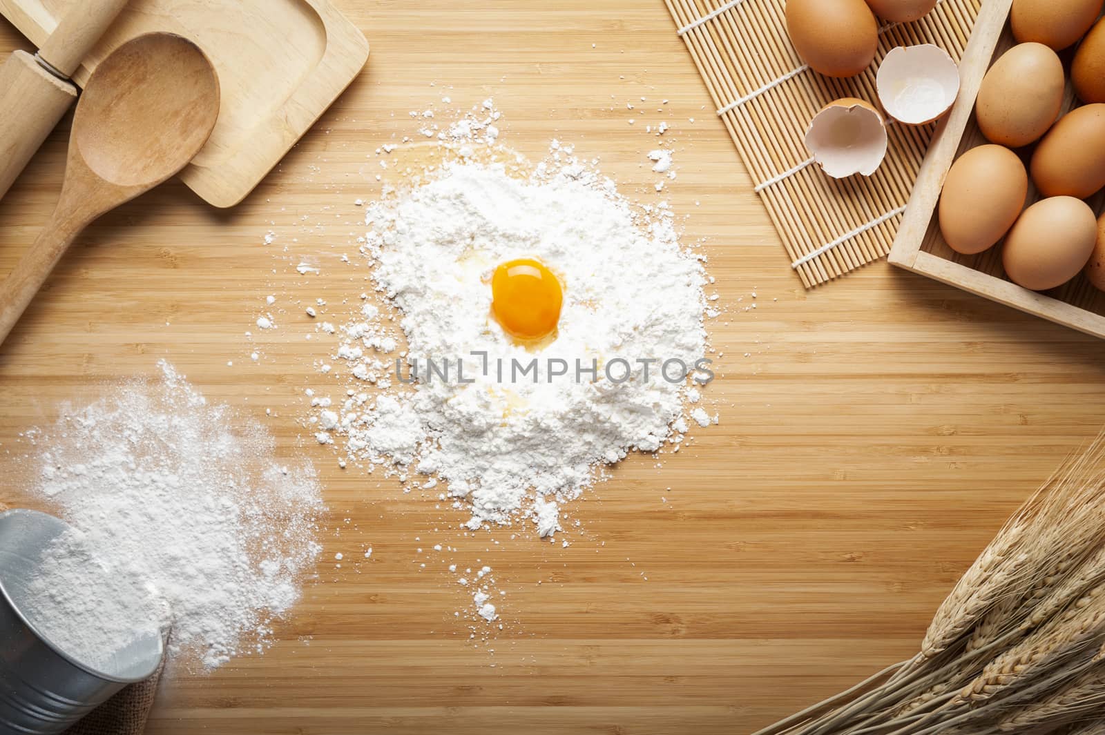 cooked jasmine rice in a bowl by zendograph