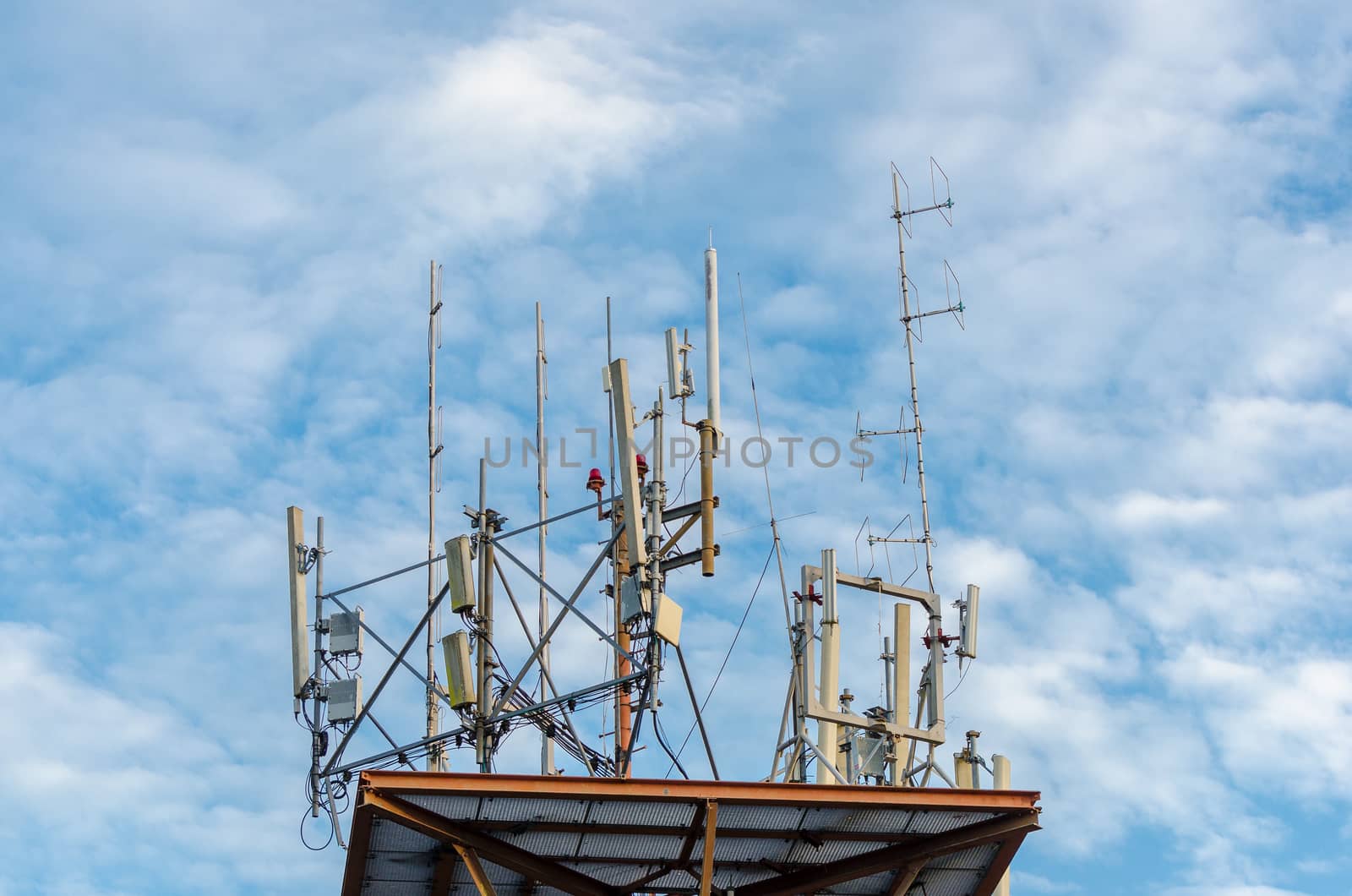 Telecommunication tower antenna In the clear sky