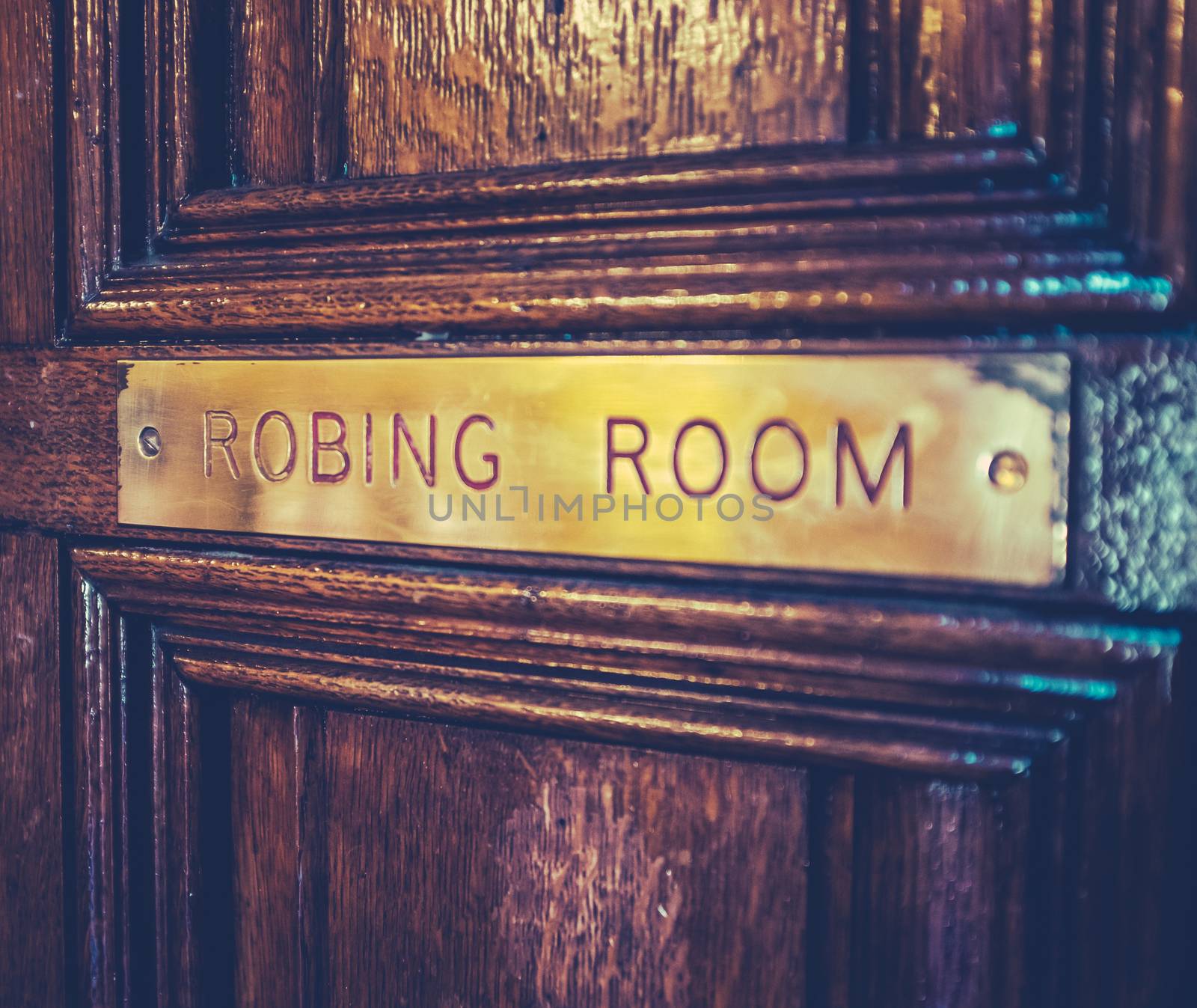 Retro Sign For The Robing Room At A University, Parliament Or Court In The United Kingdom