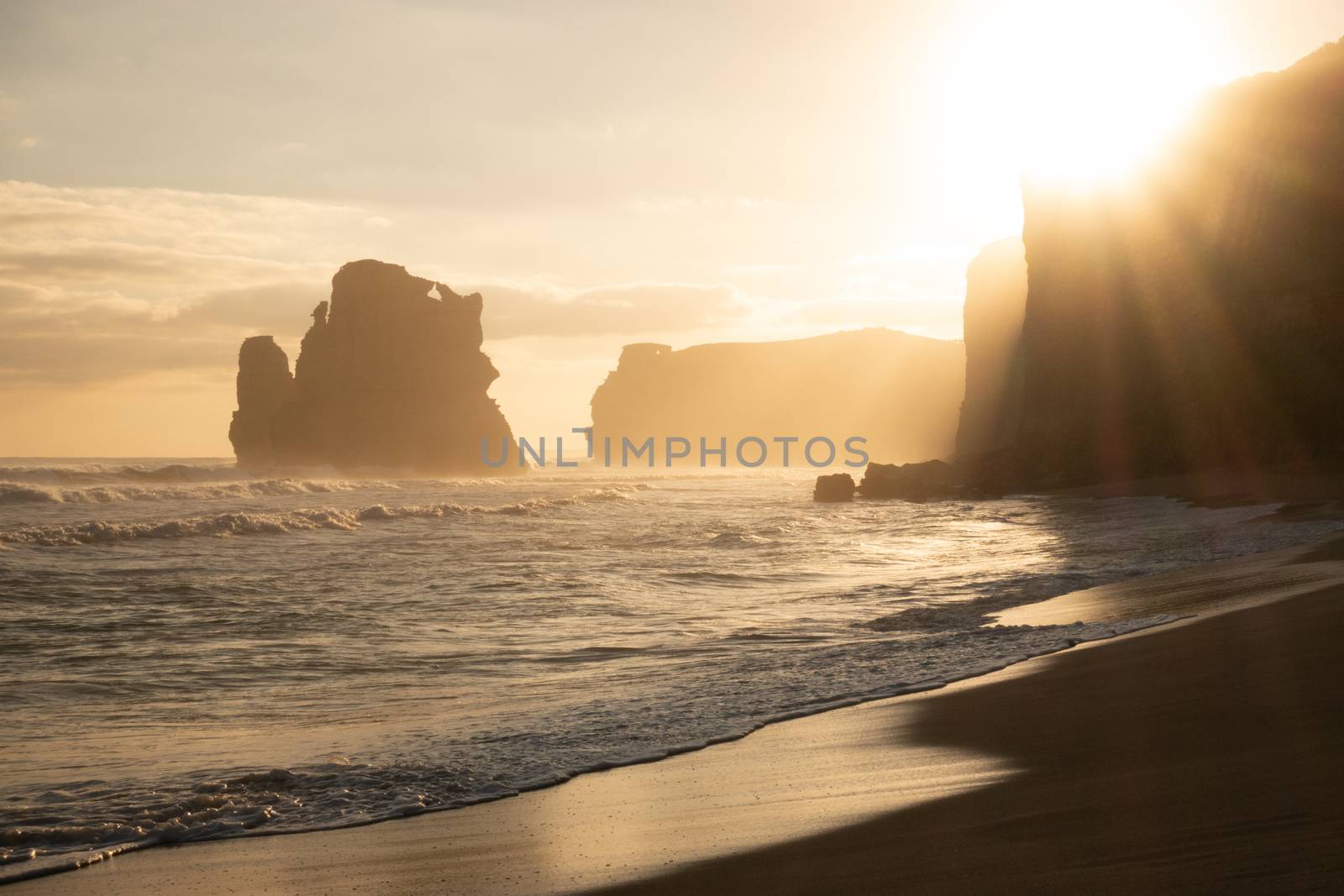 The beach at Gibson's Steps by anankkml