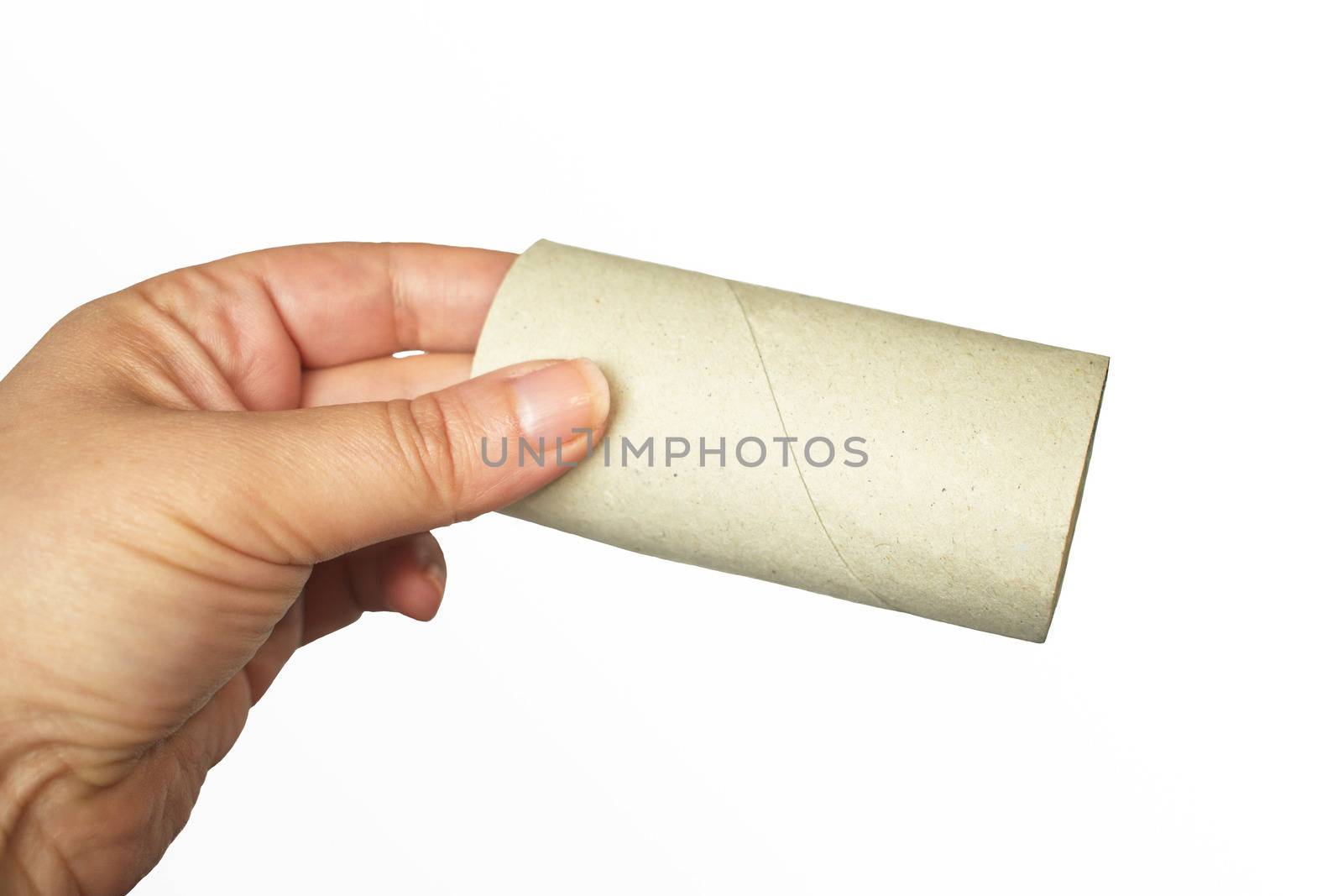 A hand hold a empty toilet paper roll