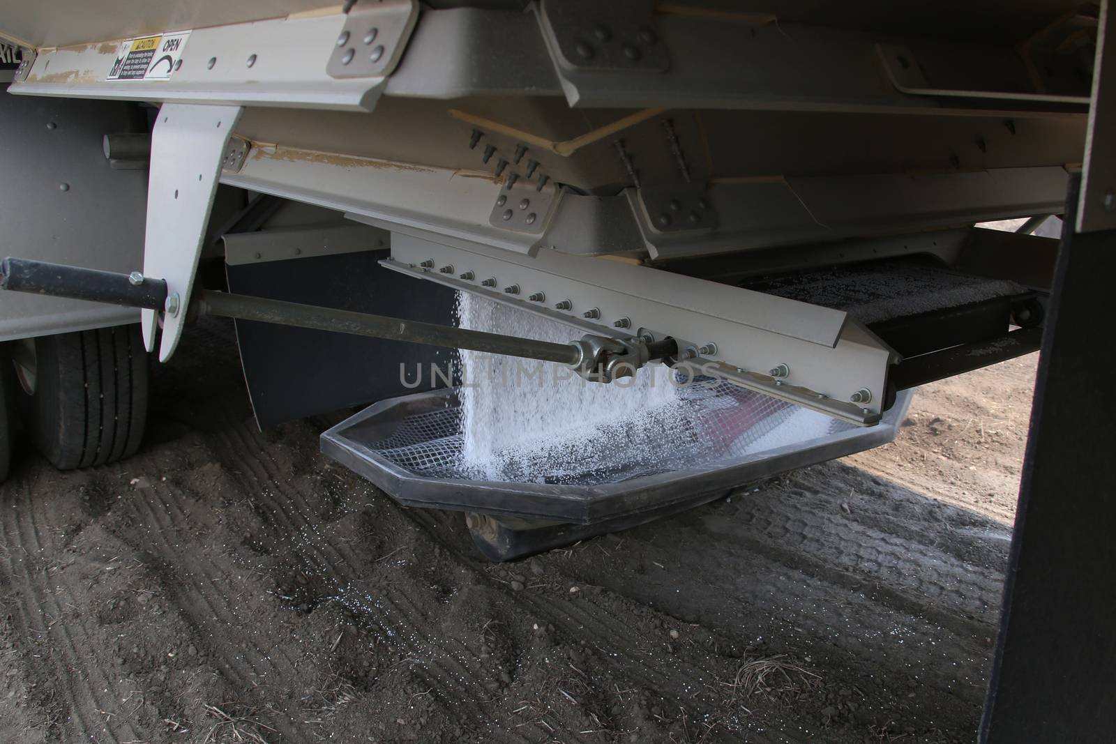 Seeding in Saskatchewan drought conditions Agriculture Fertilizer