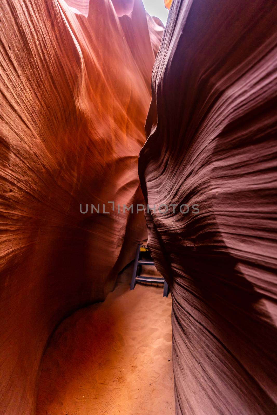 Lower Antelope Canyon by vichie81