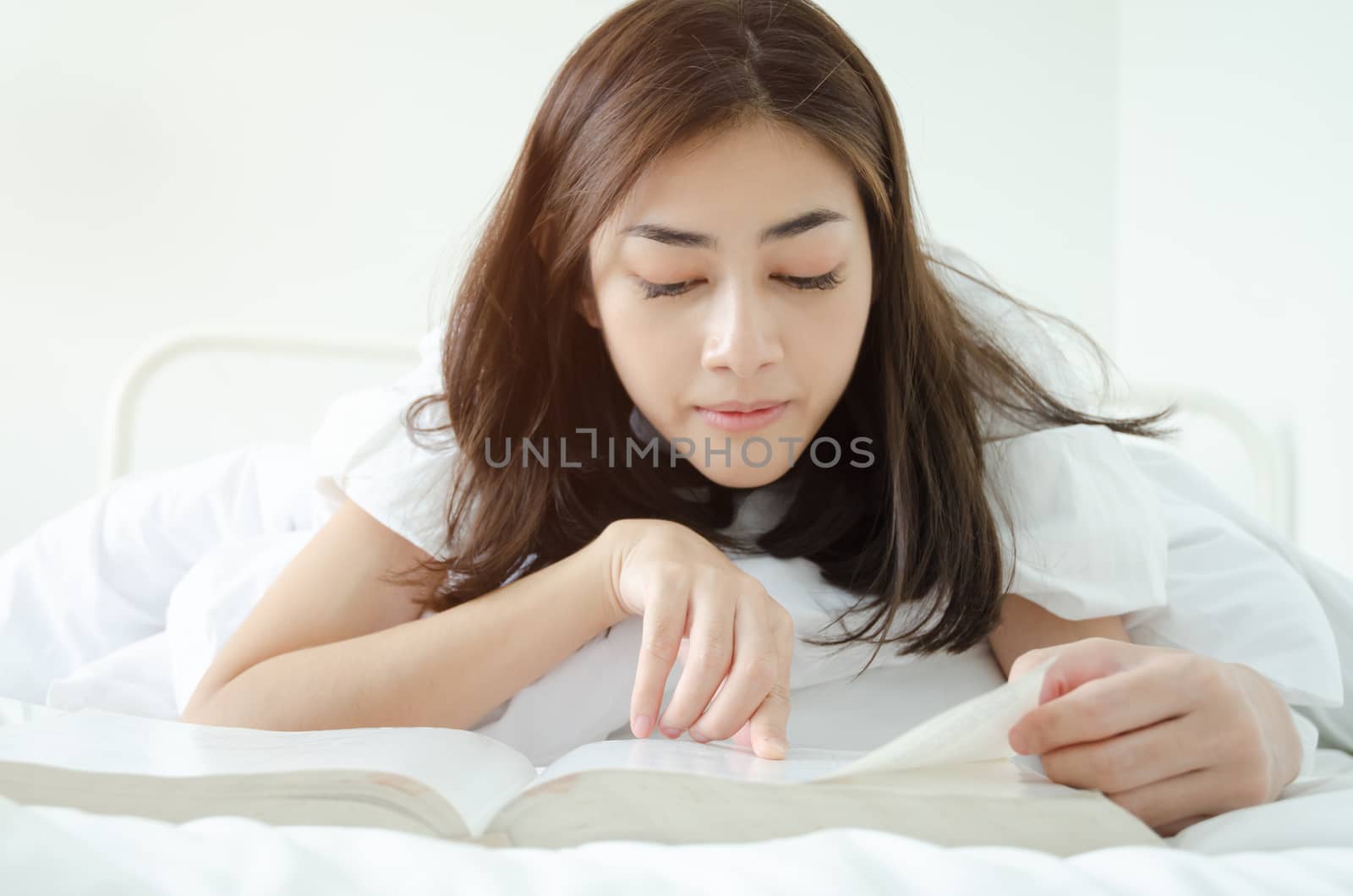 People read sleeping books. by enjoyok69