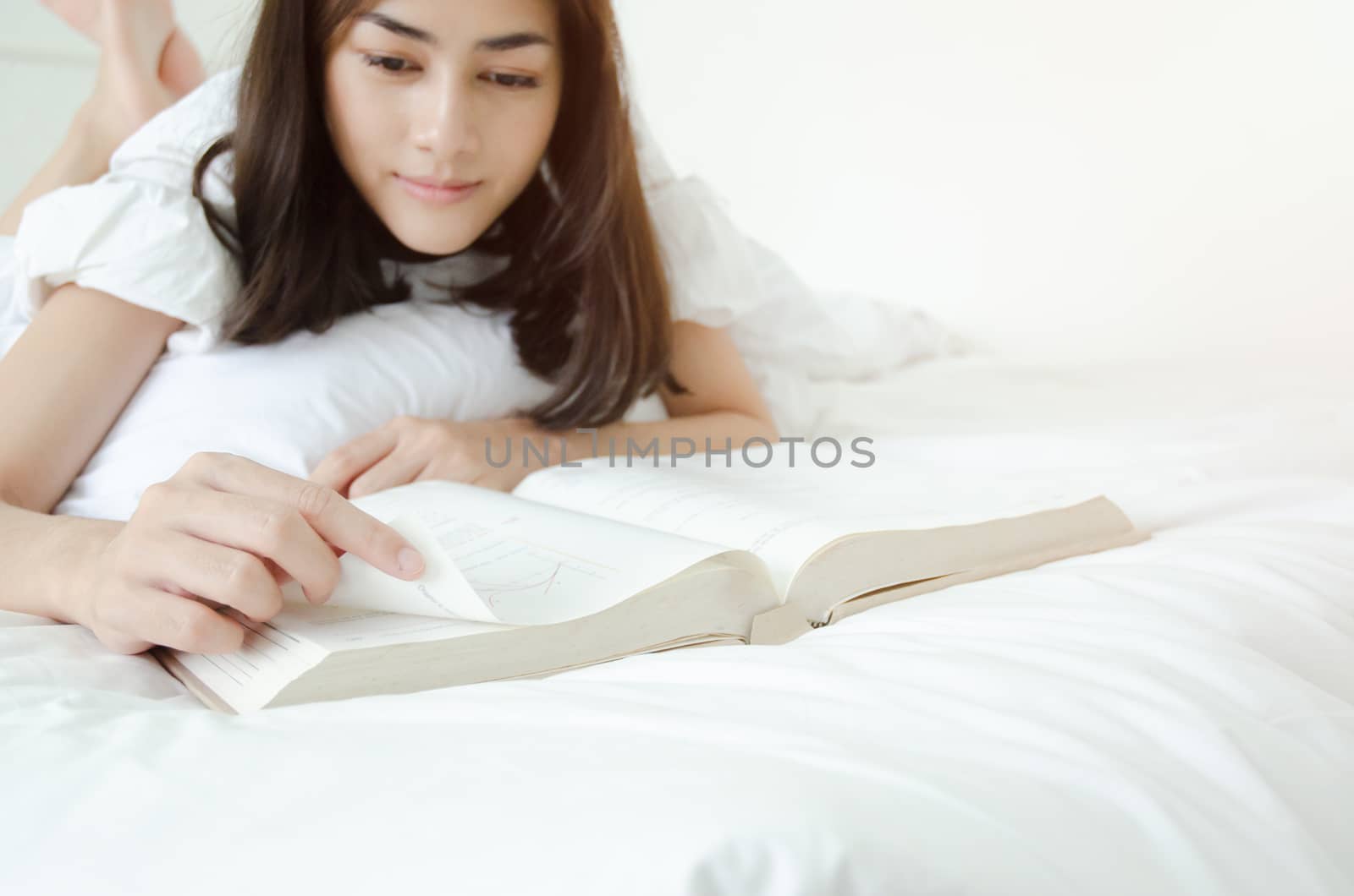 People read sleeping books. by enjoyok69