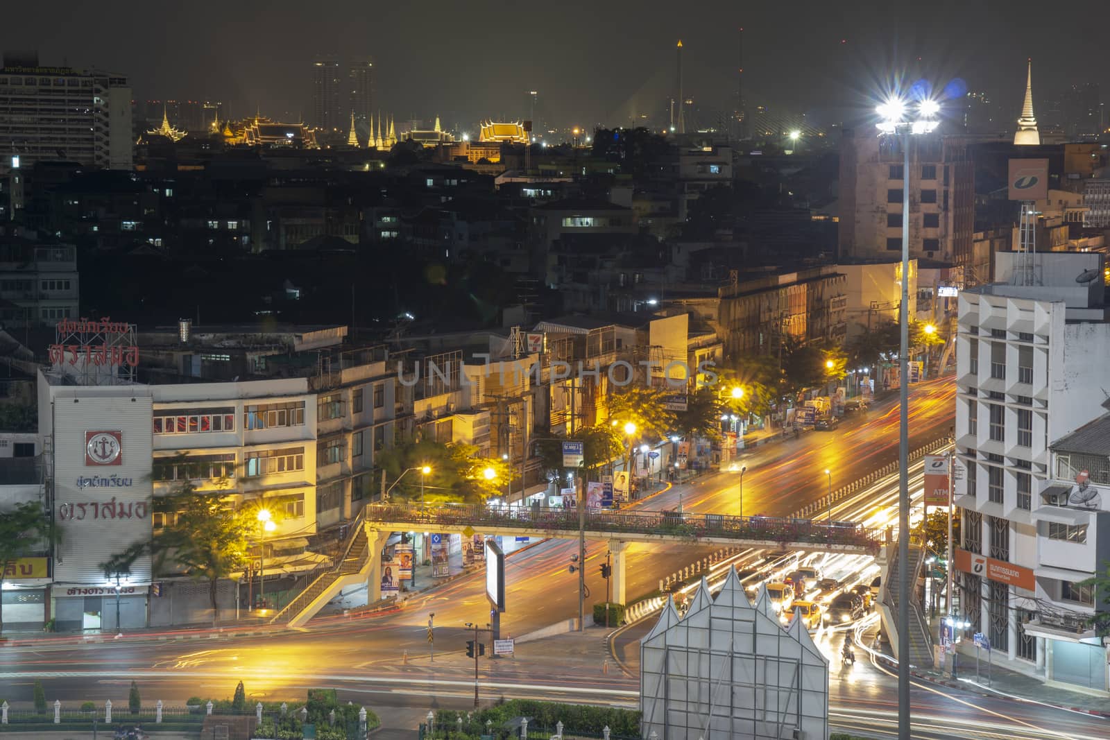 Wongwian Yai, Bangkok, Thailand.Match 3 2019  Road traffic And the Thai capital is decorated with night lights Visible from a distance