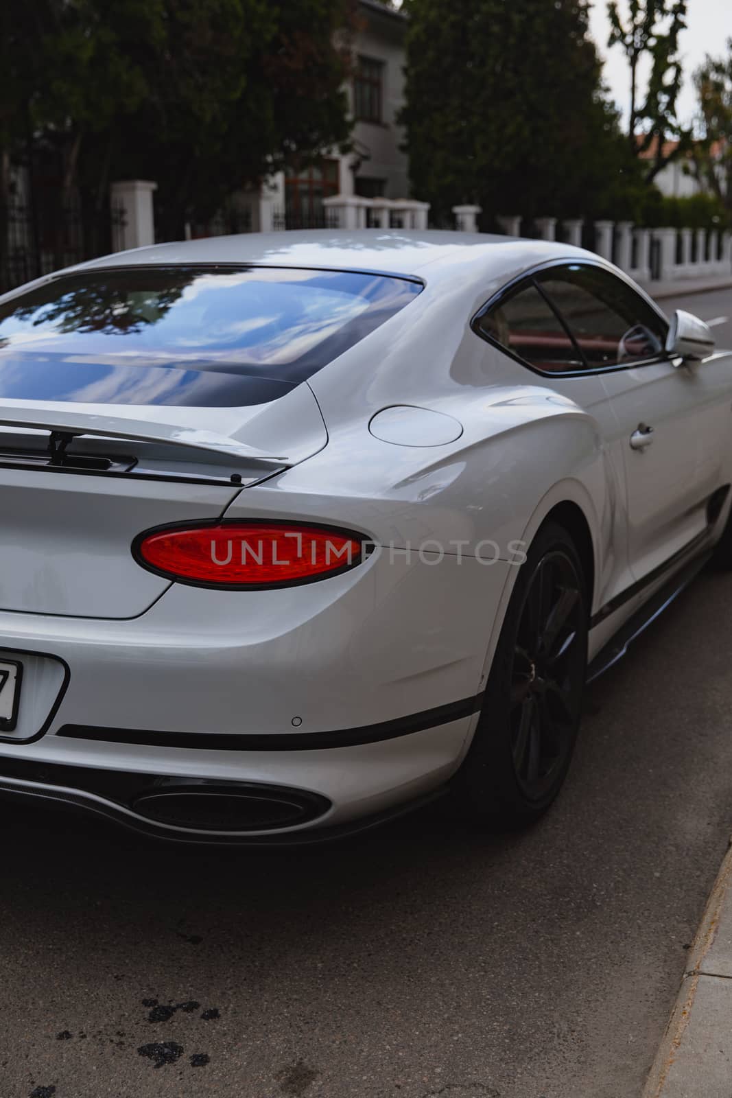White brand new luxury sport cat Bentley Continental GT 2018 coupe by tema_rebel