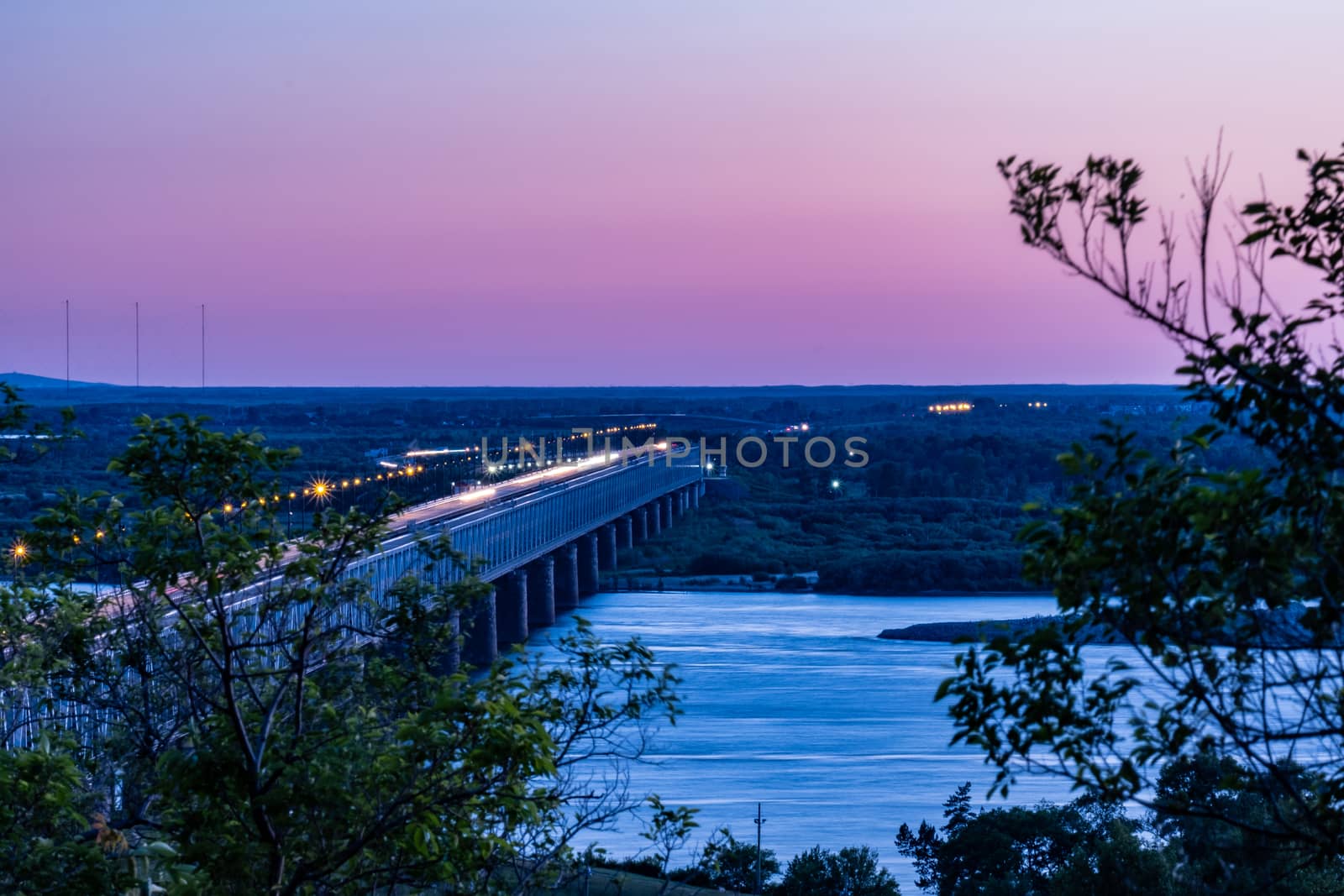 Bridge over the Amur river in Khabarovsk, Russia. Night photography.