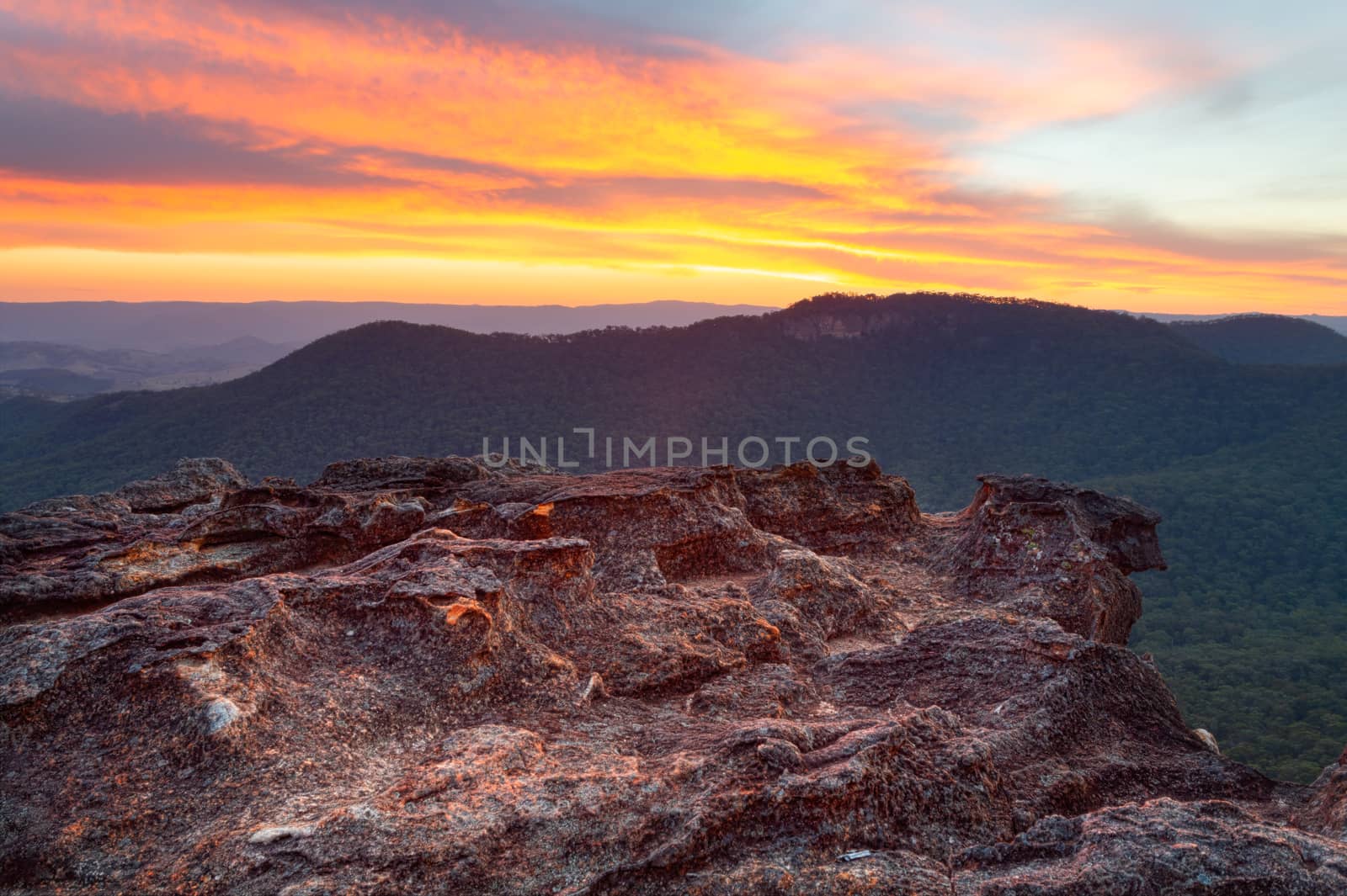 Blue Mountains Australia landscape with views of valleys, rocky outcrops and mountain peaks