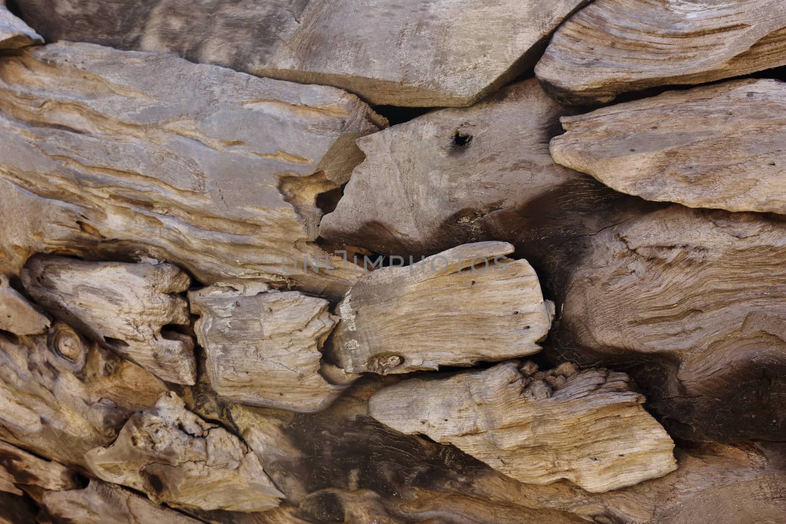 wedge wall focusing on middle image