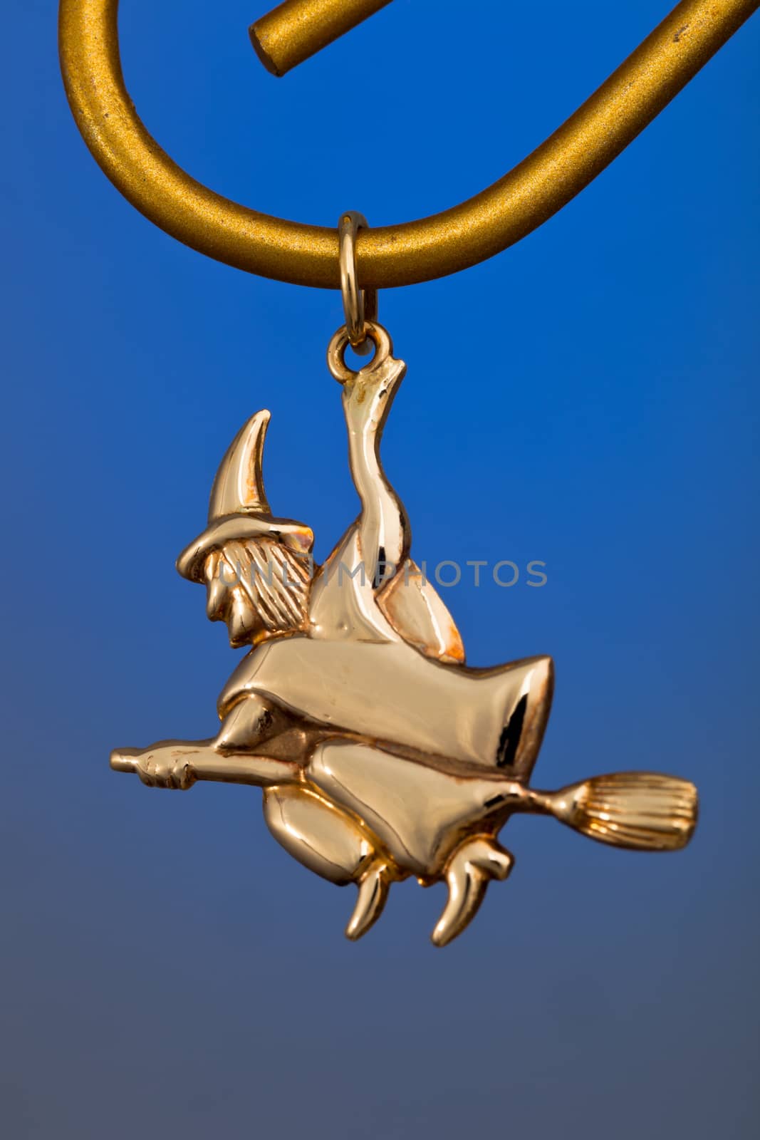 A Precious gold pendant, ideal like gift