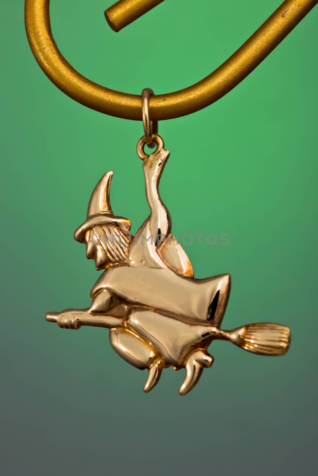 A Precious gold pendant, ideal like gift