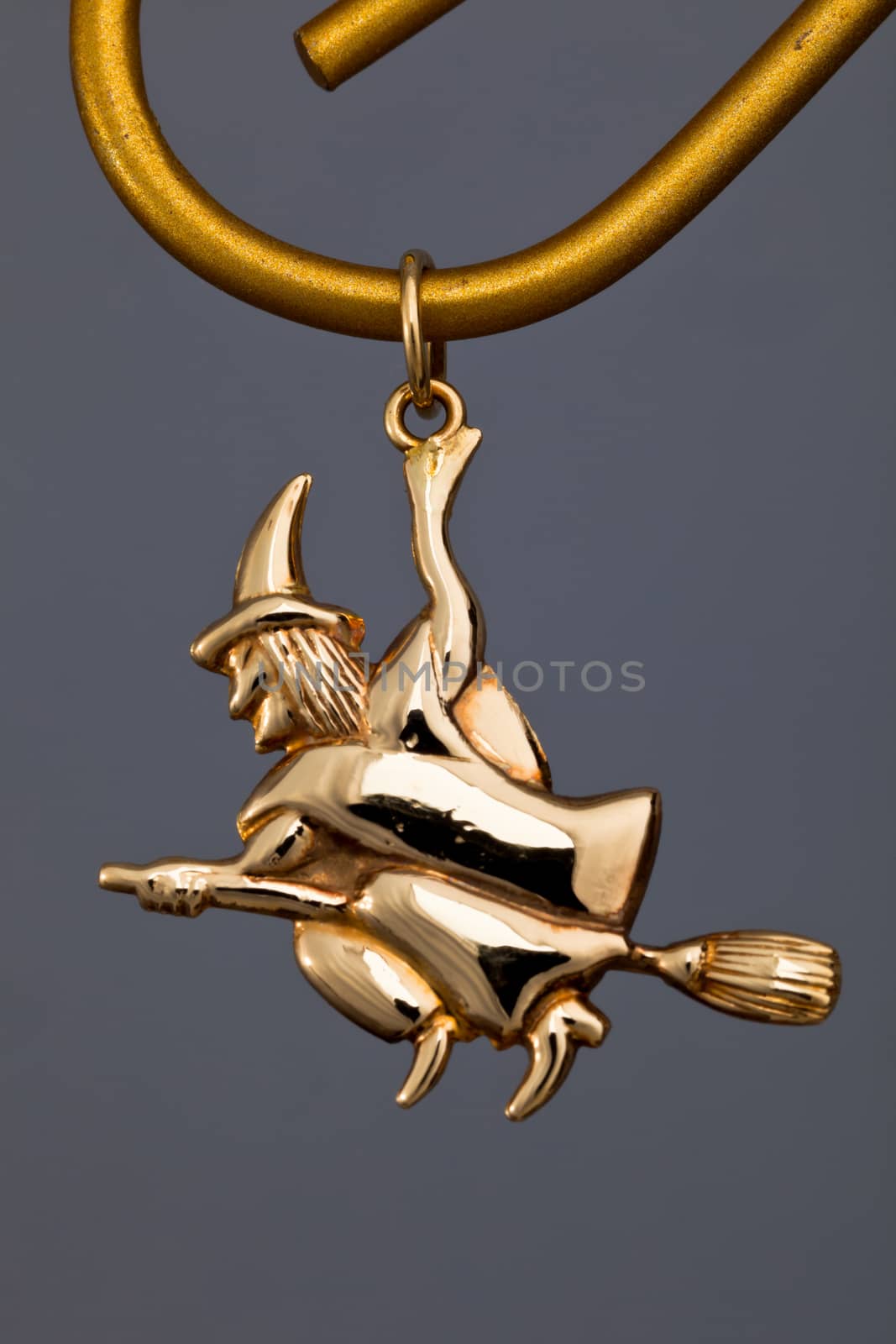 A Precious gold pendant, ideal like gift