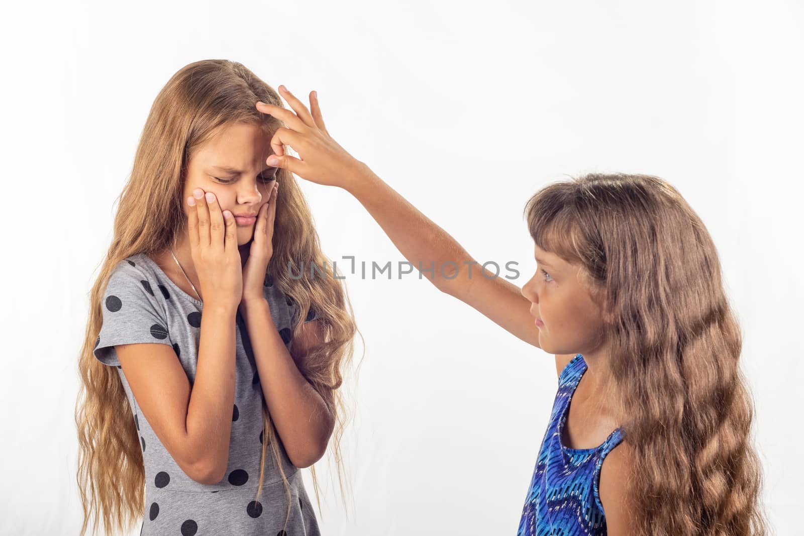 Girl beats her sister's jabber