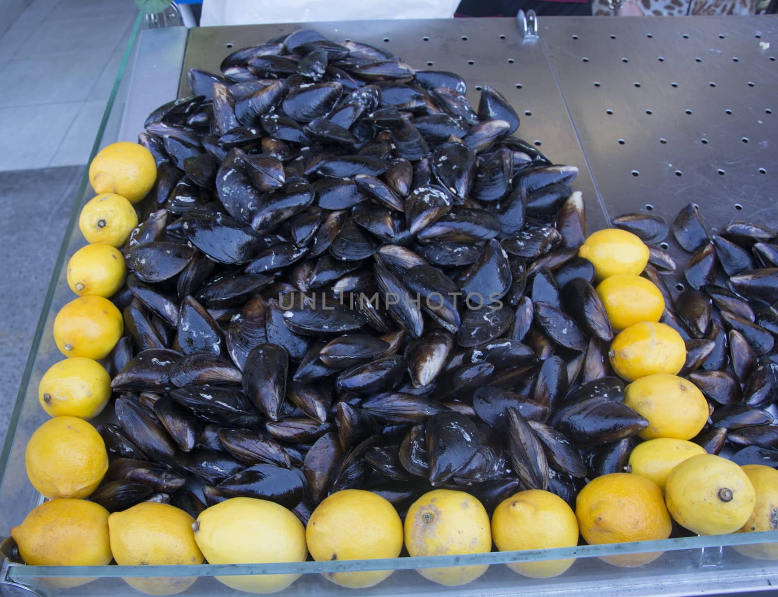 A mussel stuffed black or blue midday is stuffed with rice piled after being cooked. Turkey is made especially in some of the Aegean and Marmara regions.