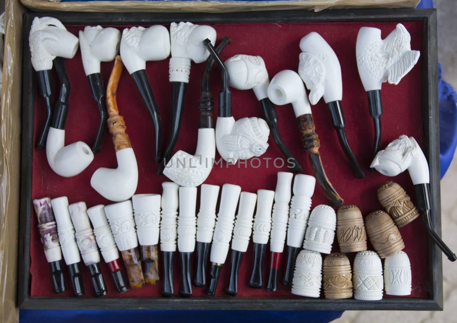 meerschaum bulldogs. Meerschaum ornamental articles. Almost all of meerschaum is removed from Eskişehir / Turkey.