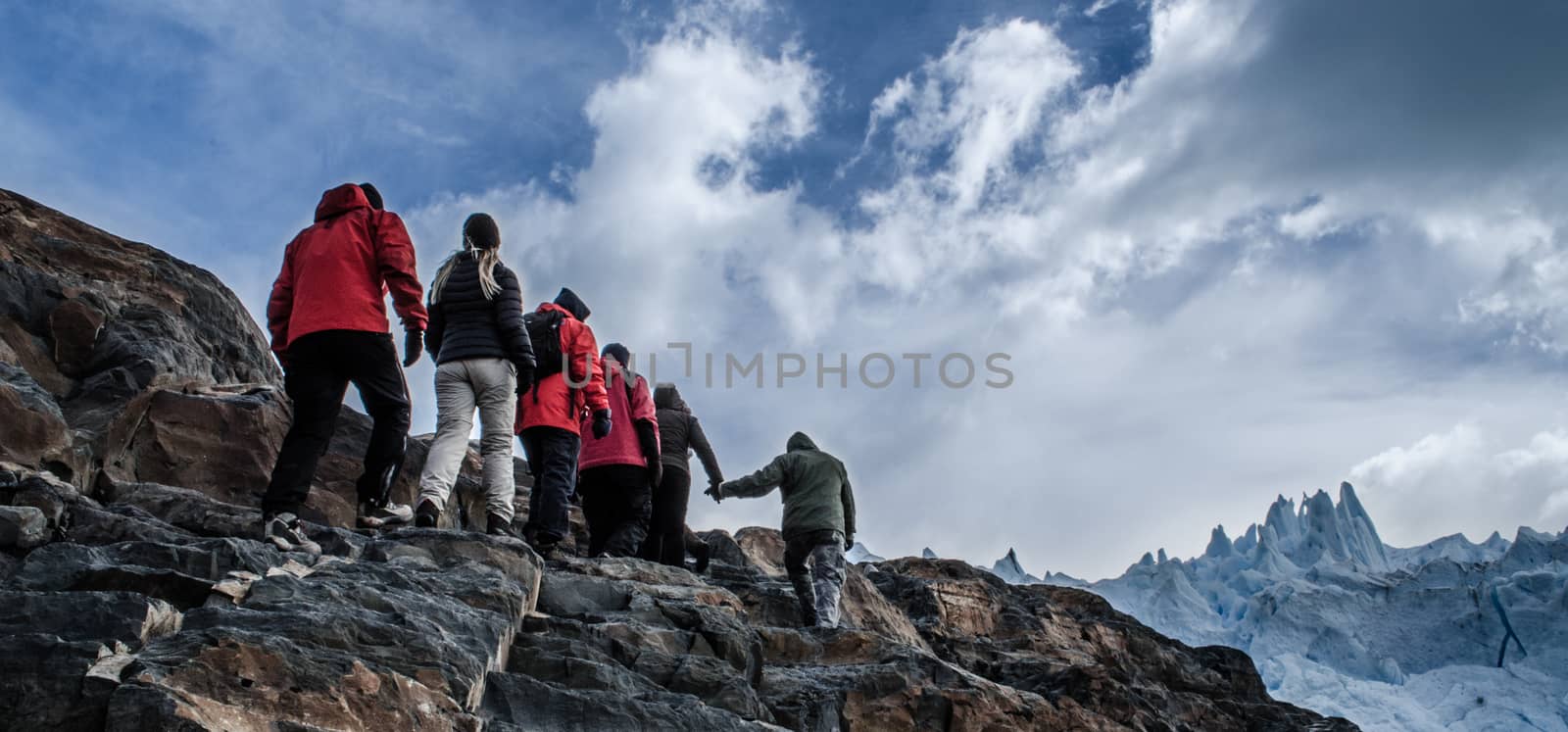 Climbing the Perito Moreno by mikelju