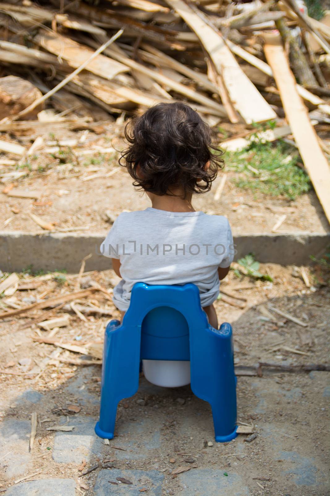 small child, potty needs, solves. seyyar tuvalet