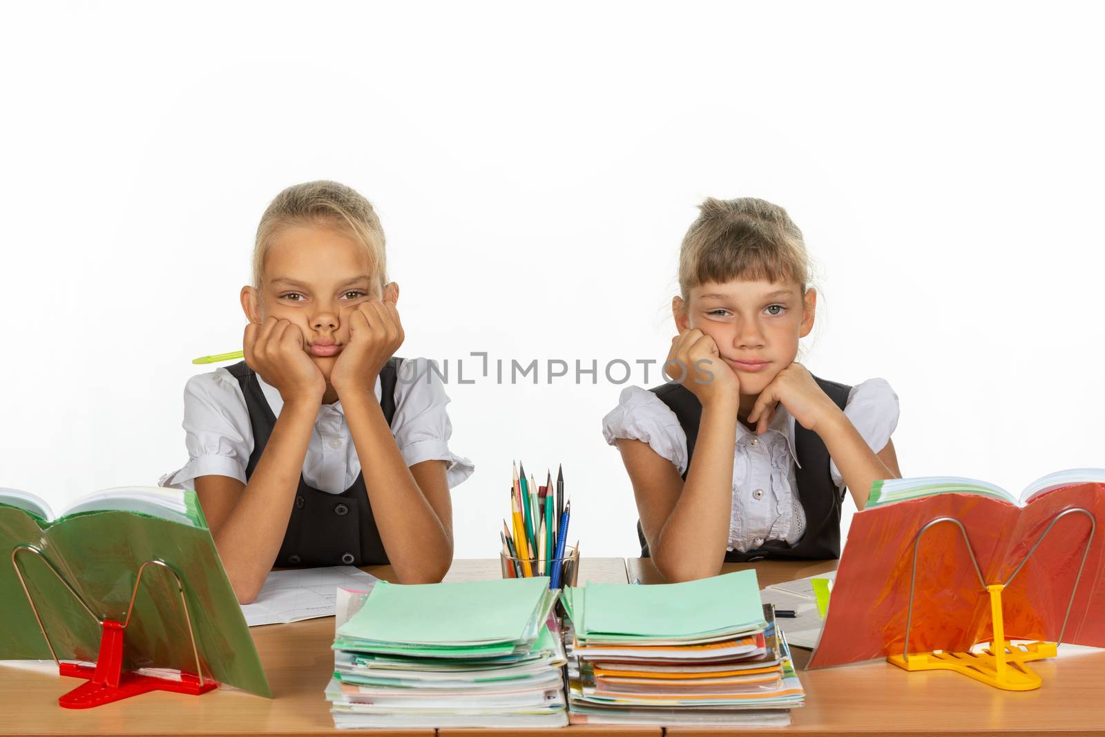 Two girls do not want to study in class