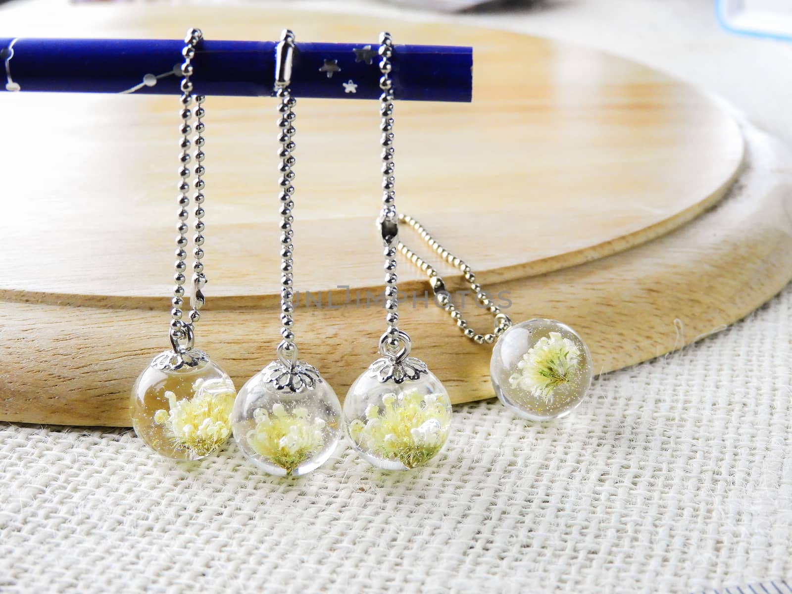 Dried flower in crystal clear resin pendant necklace, pendant wi by yuiyuize