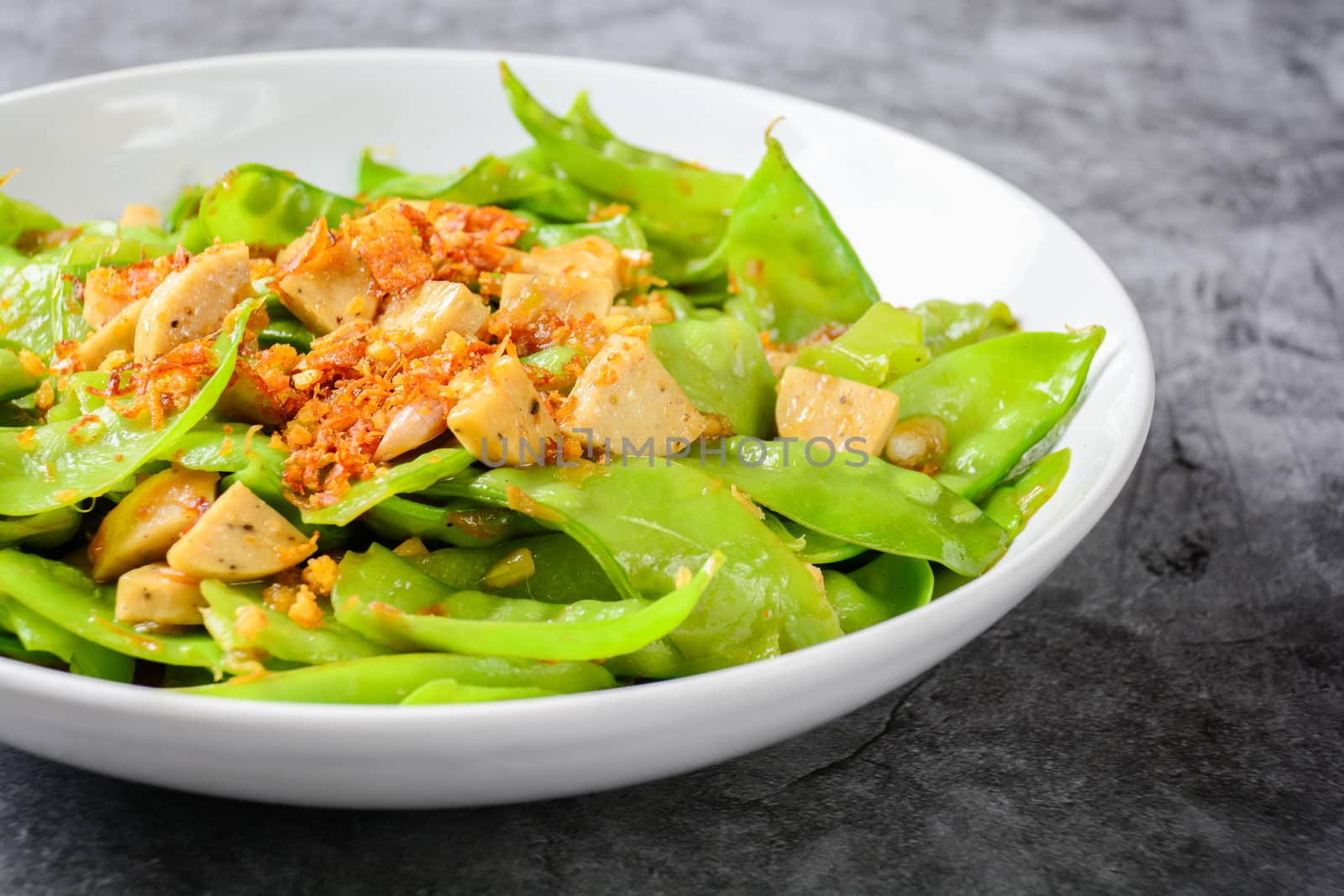 Stir Fry Snow Peas with Vietnamese Grilled Pork Sausage, topping by yuiyuize