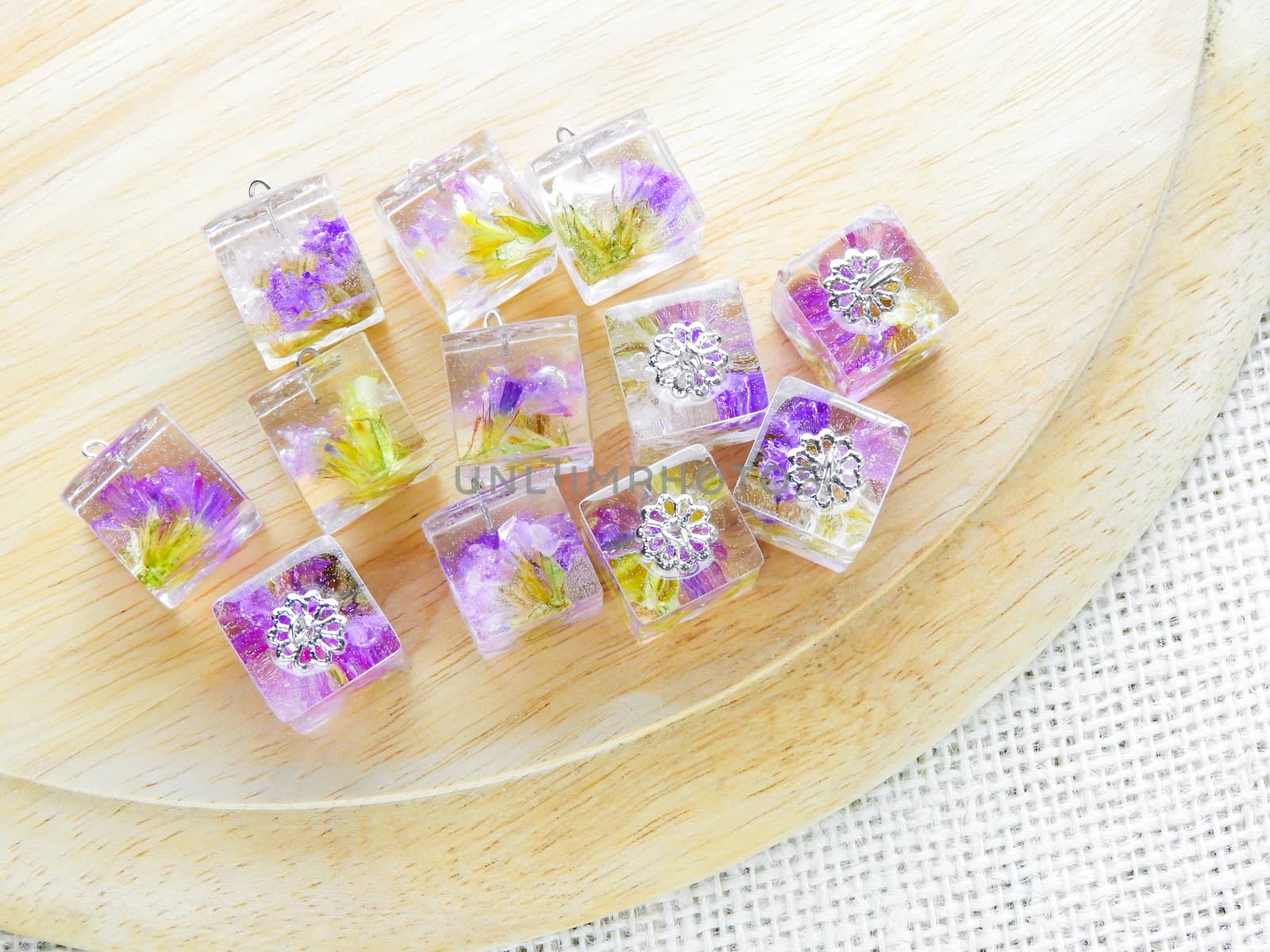 Dried flower in crystal clear resin pendant necklace, pendant wi by yuiyuize