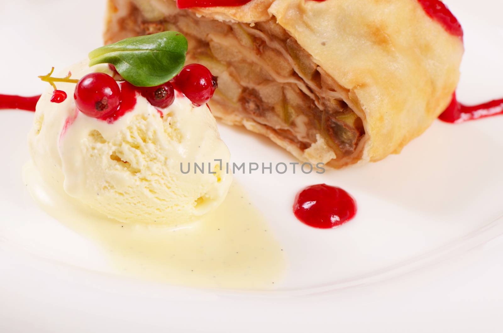The vanilla ice cream with Apple strudel by SvetaVo
