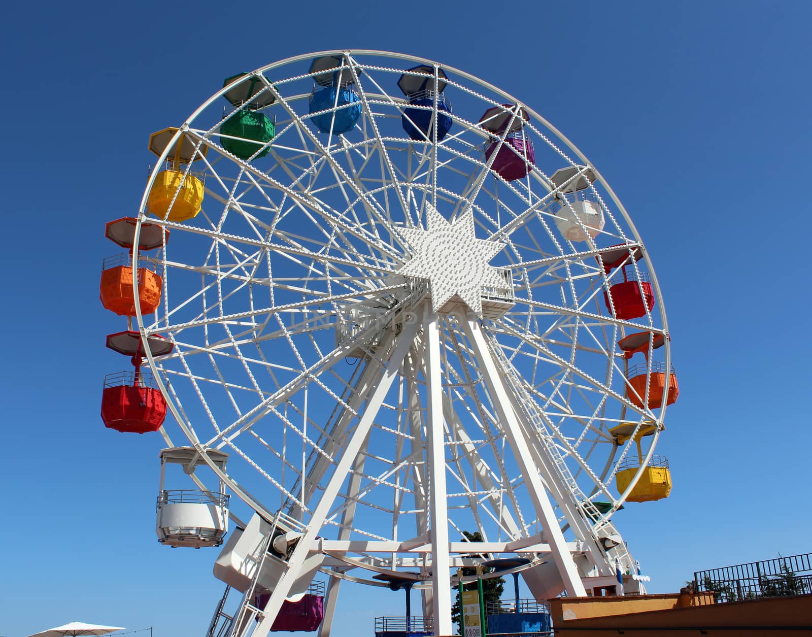 Ferris wheel of the amusement park in Barcelona, Catalonia by hibrida13