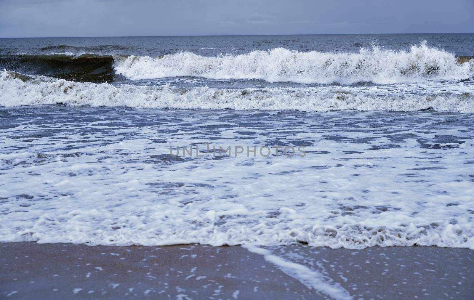 Rough water and waves in Pacific Ocean by Novic