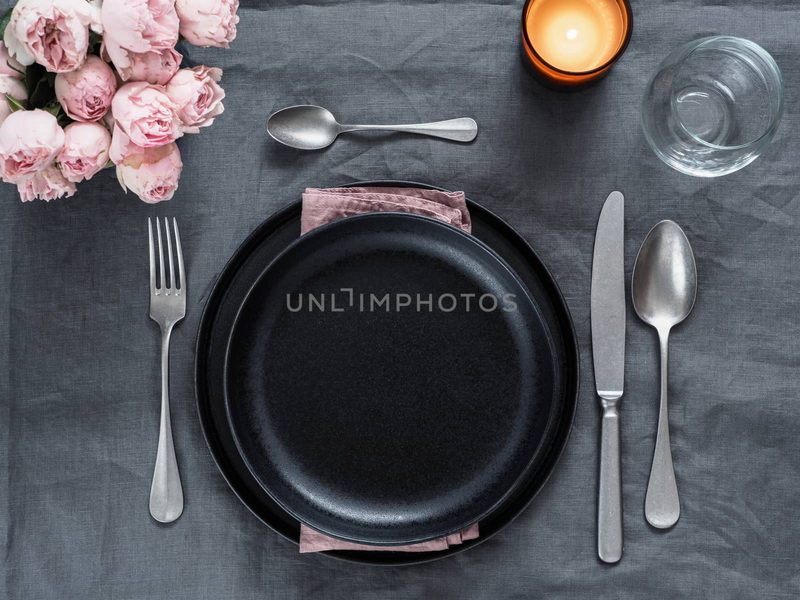 Beautiful table setting on gray linen tablecloth by fascinadora