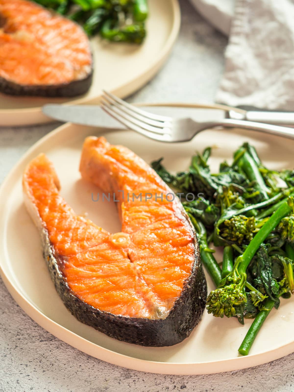 Ready-to-eat grilled salmon steak and greens by fascinadora
